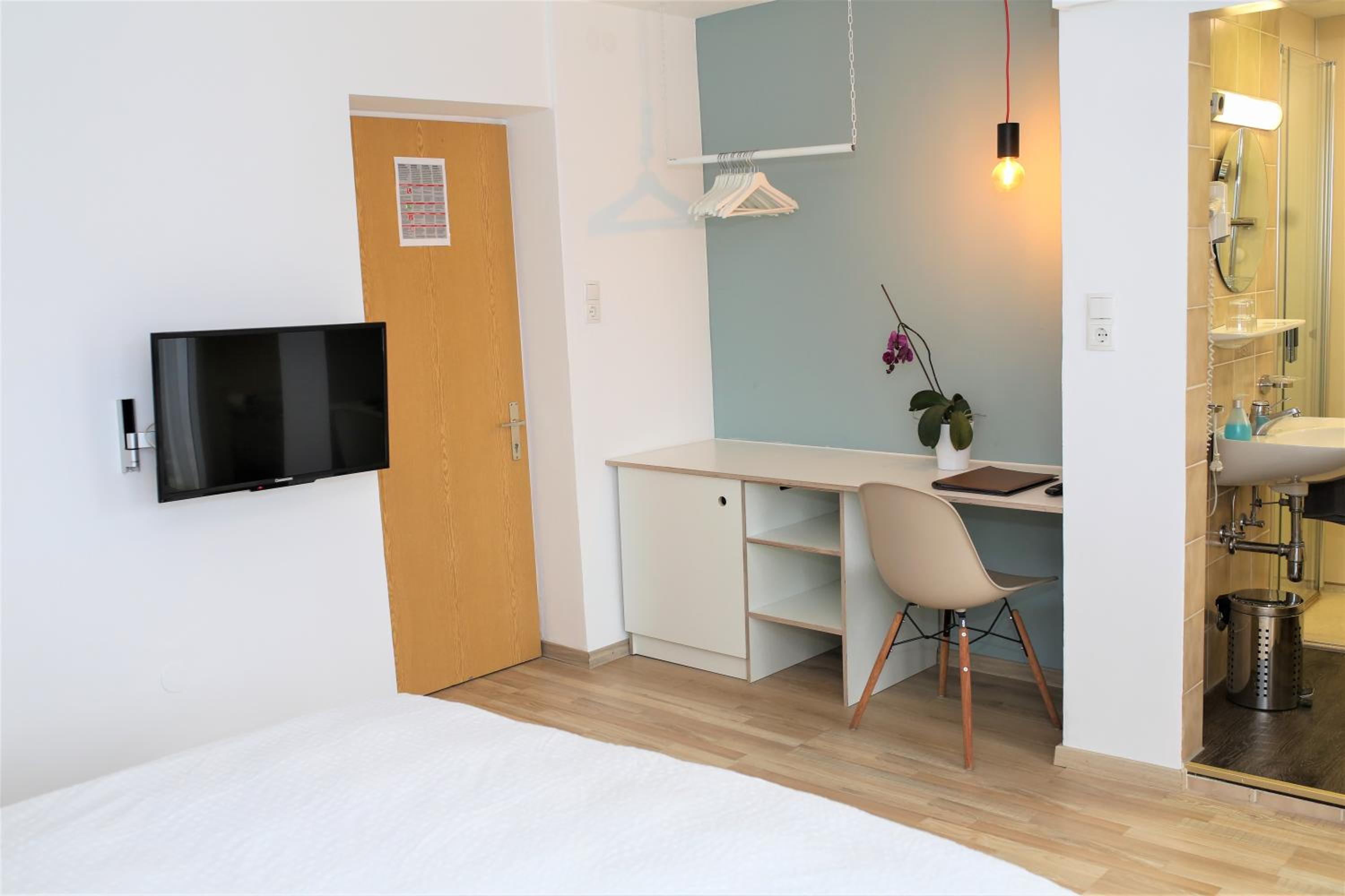 Standard Double Room with Balcony - Photo 21