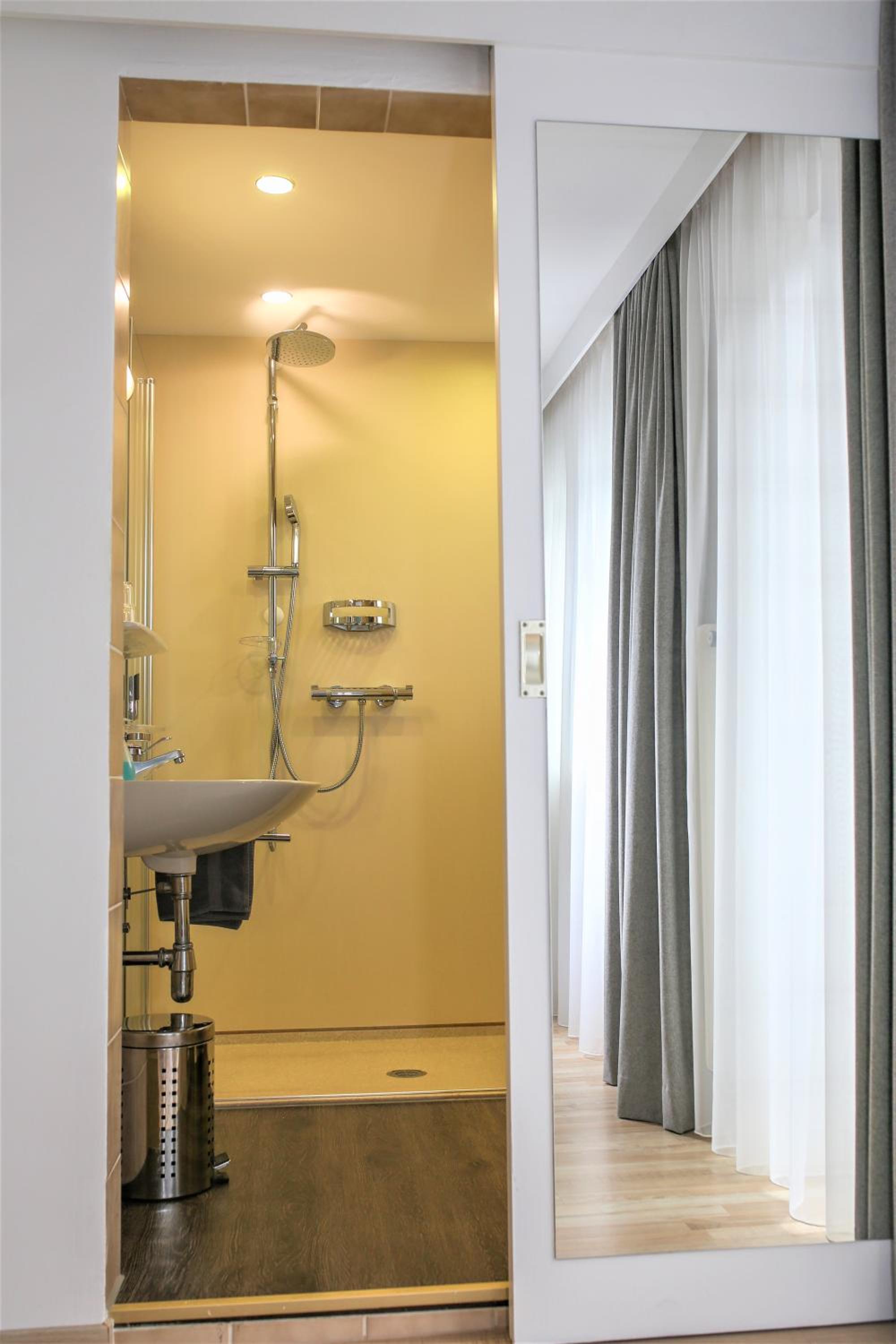 Standard Double Room with Balcony - Photo 16