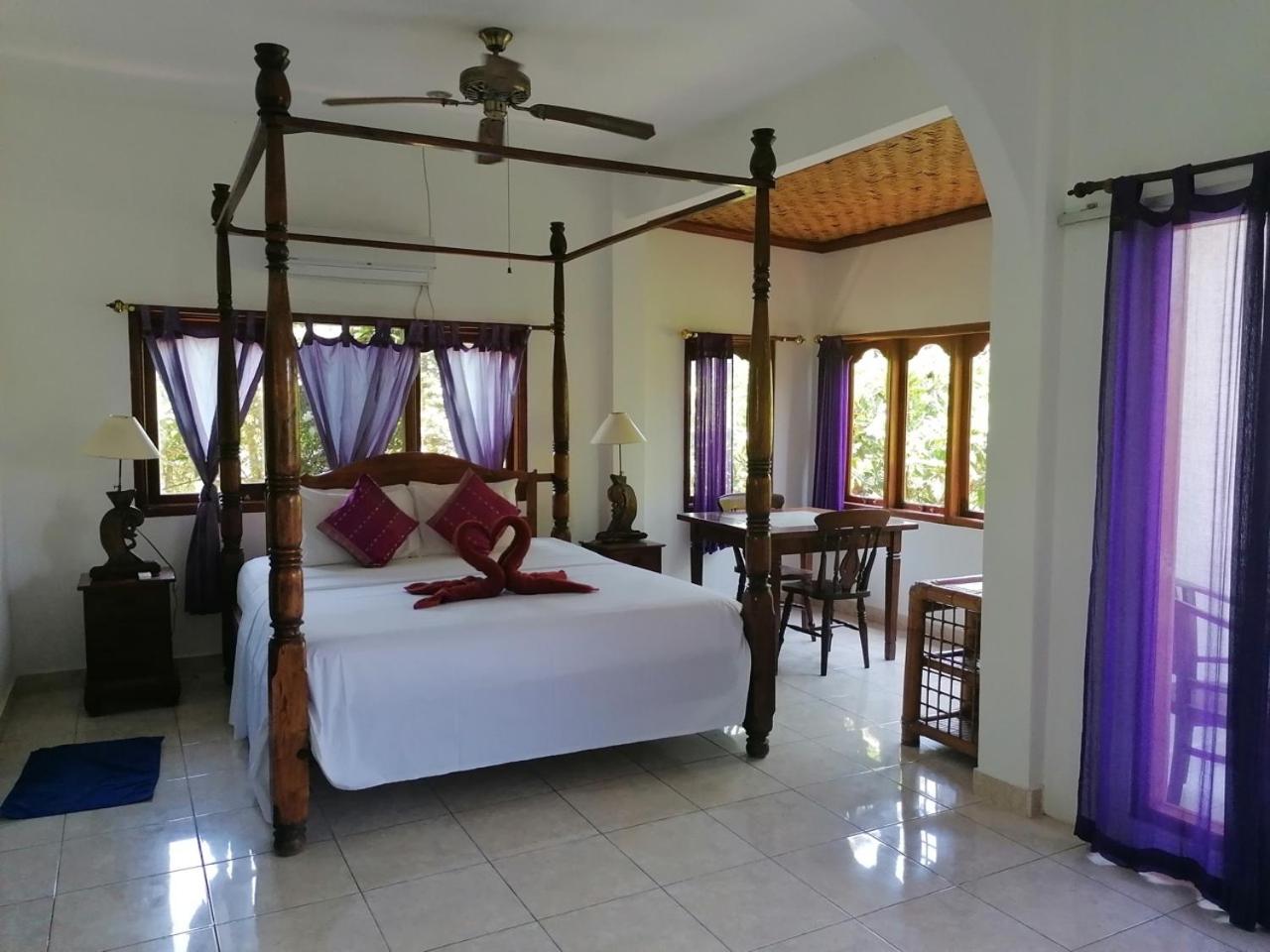 Deluxe Family Room - Photo 2