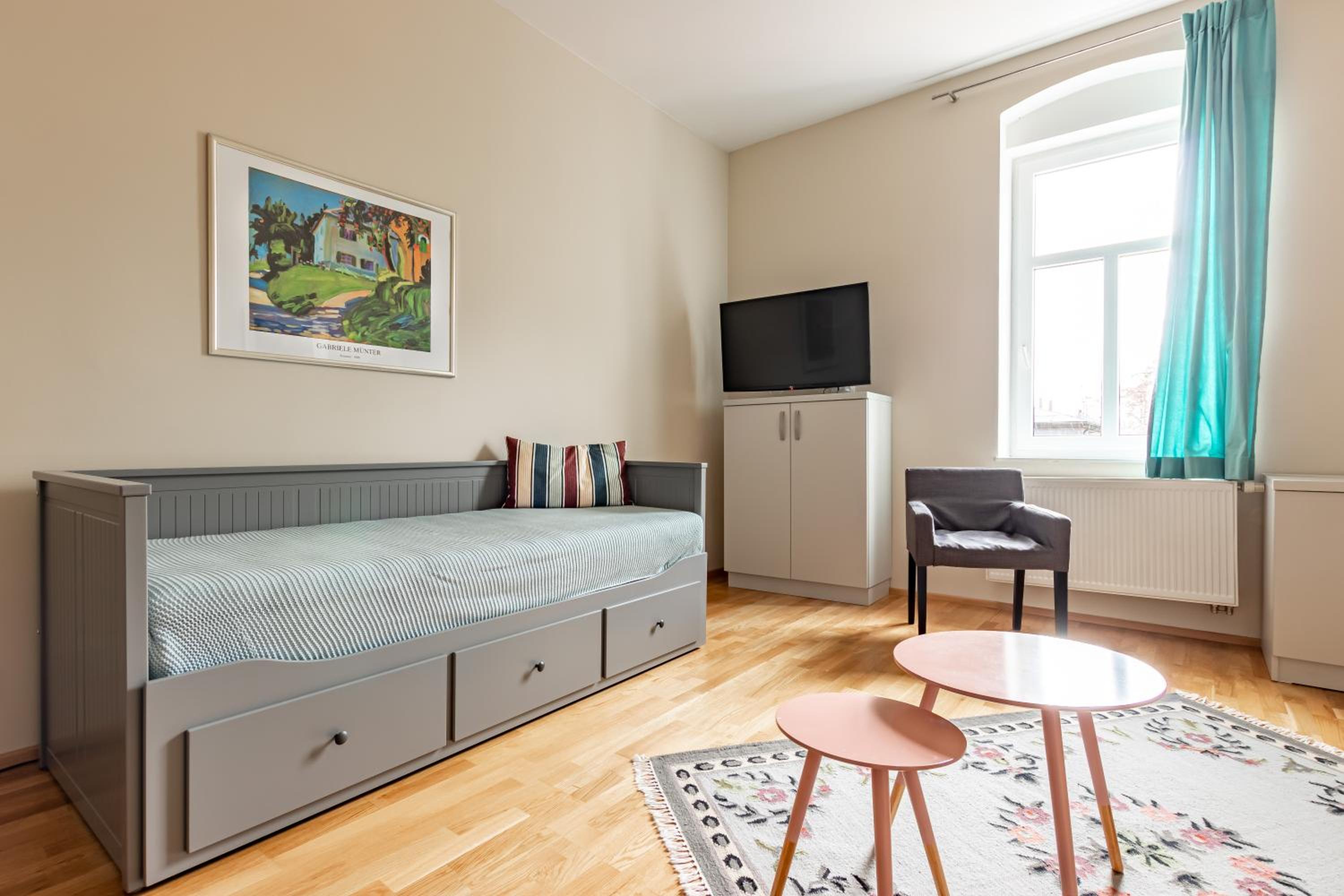 One-Bedroom Apartment - Photo 3