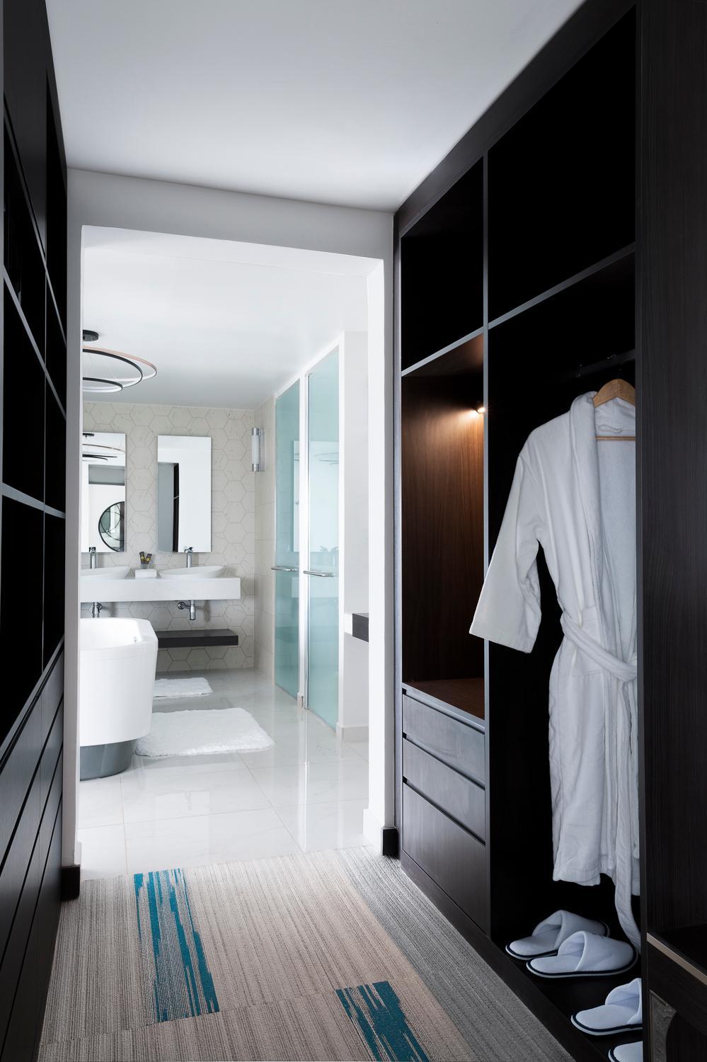 Superior King Suite - Photo 5