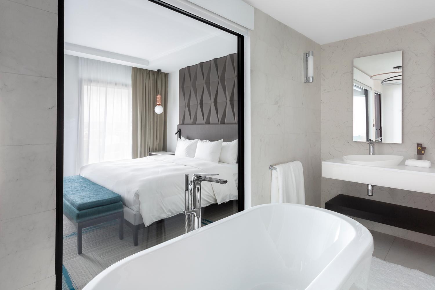 Superior King Suite - Photo 7