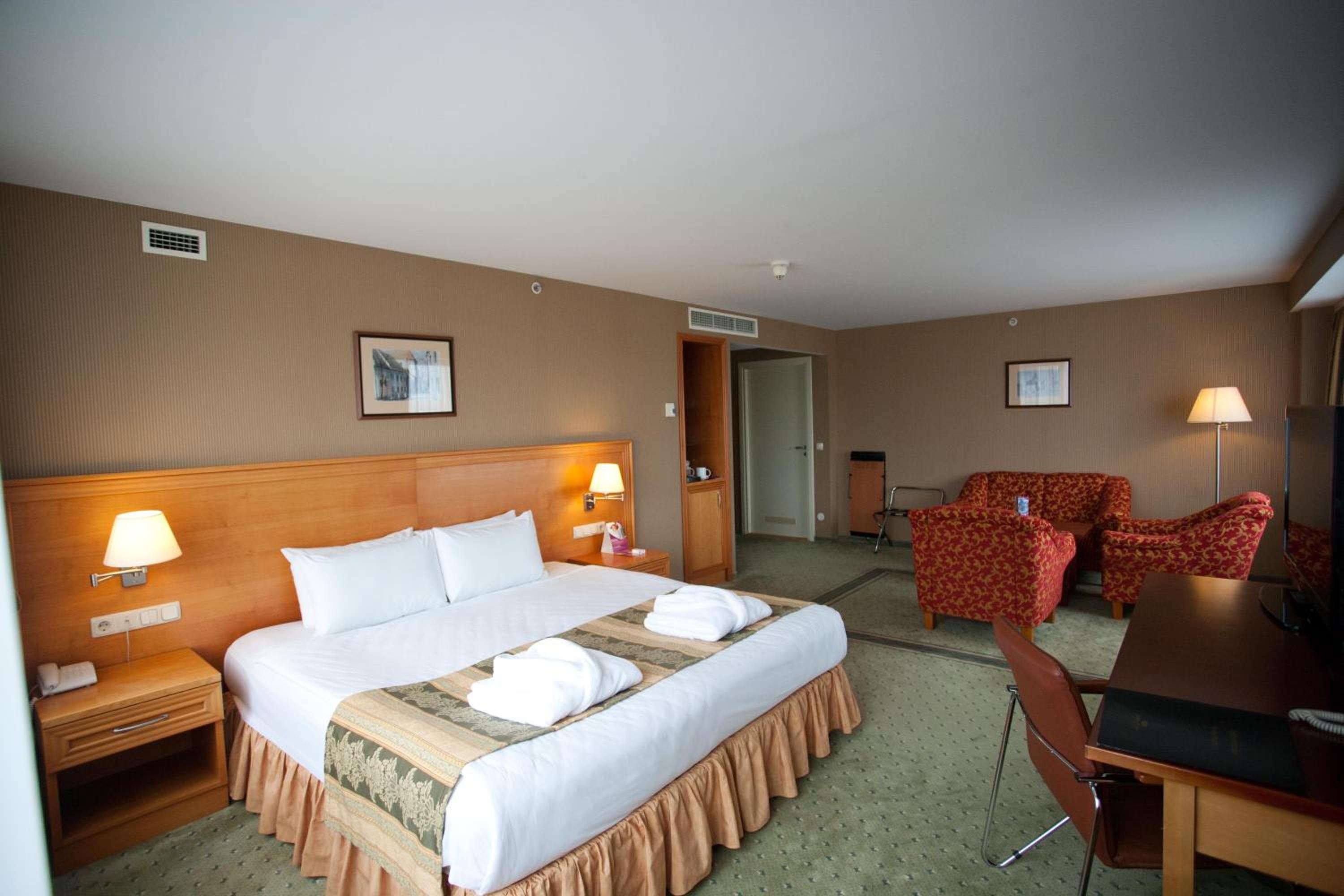 Double Room - Mobility Accessible Tub - Non-Smoking - Photo 1