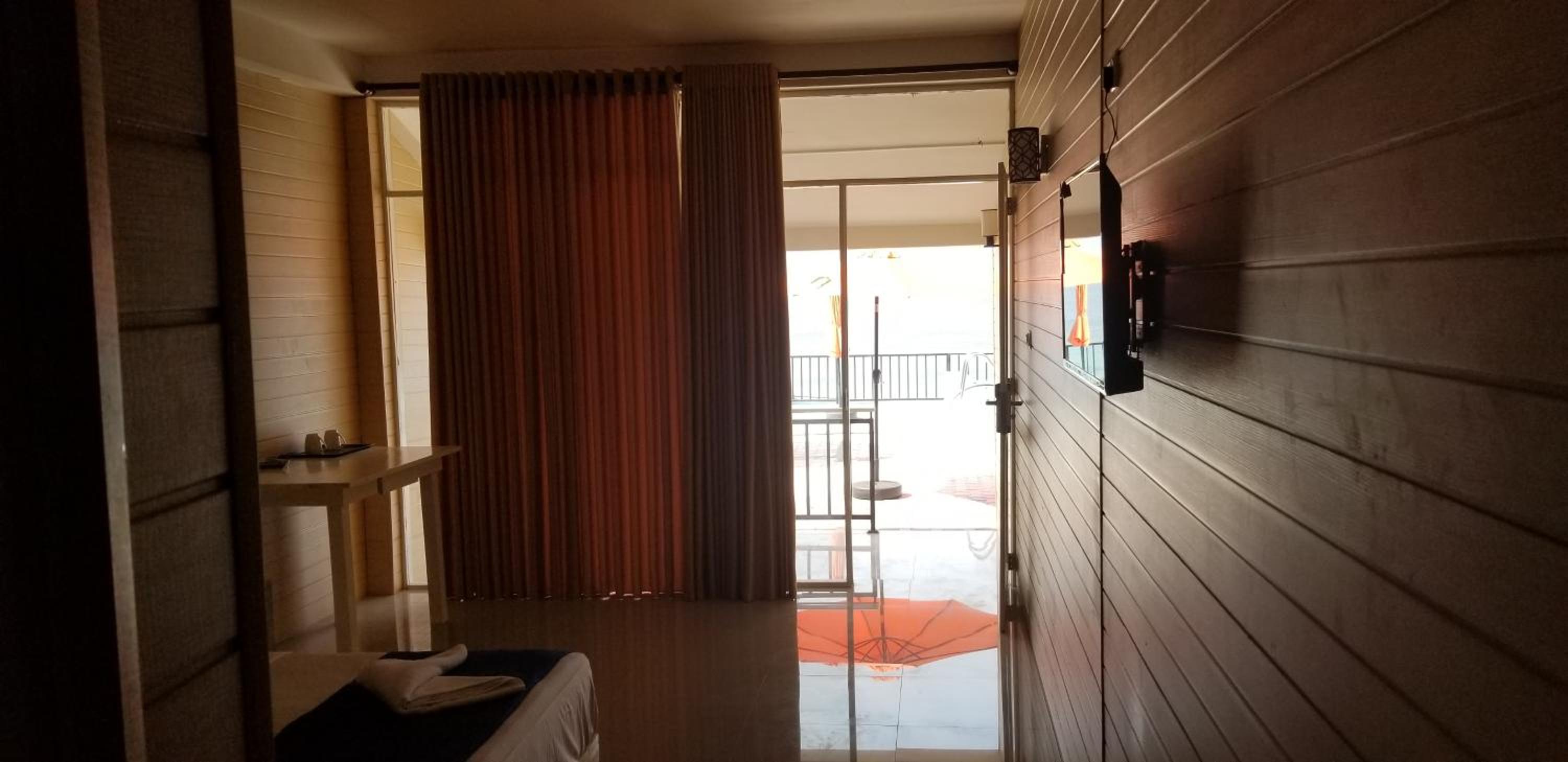 Deluxe Double Room with Sea View - Photo 18