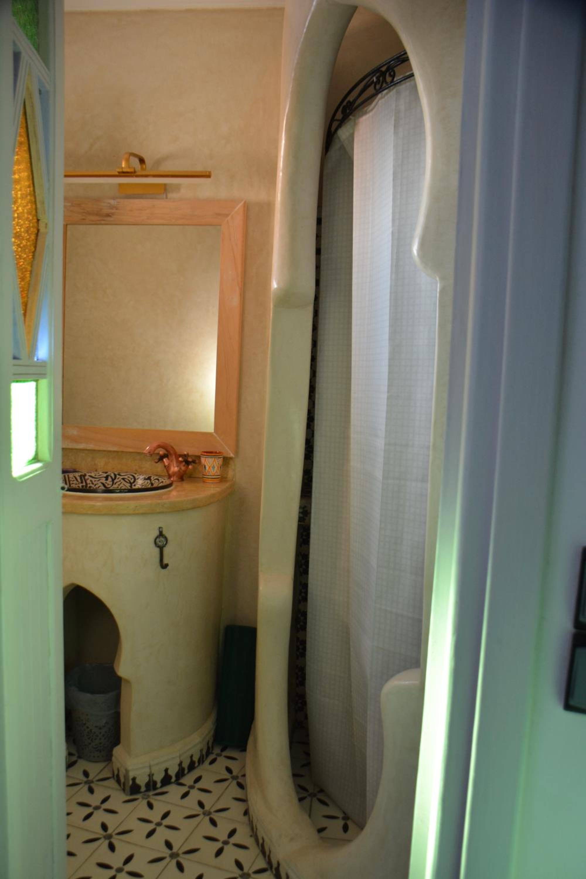Double Room with Balcony (3 Adults) photo 3