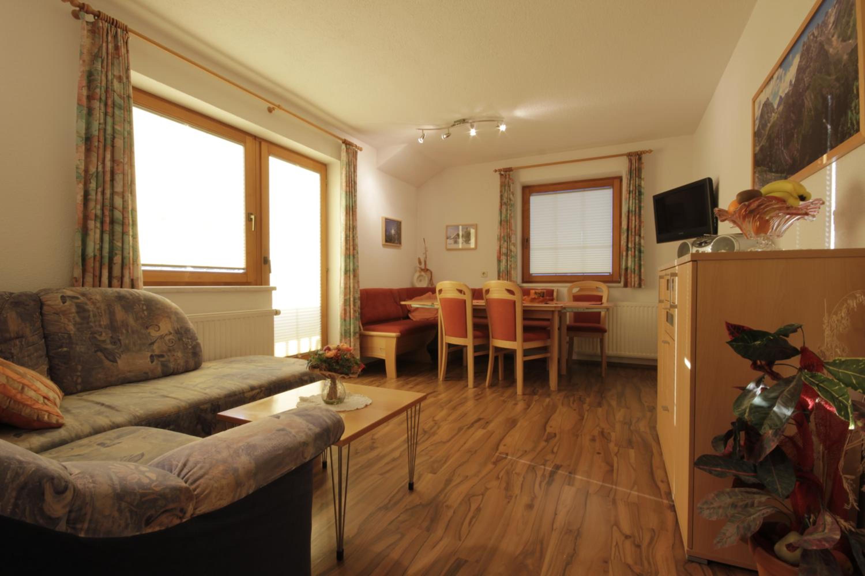 Three-Bedroom Apartment With Balcony photo 1