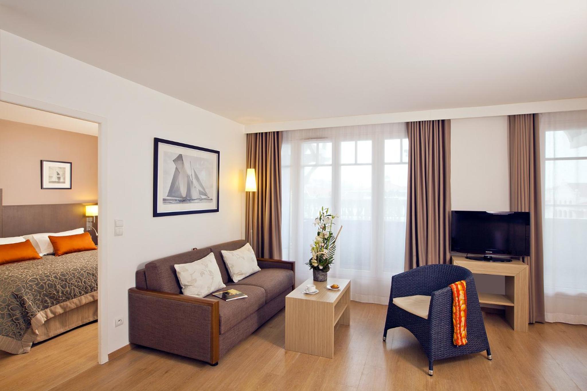 Two-Bedroom Suite (6 people) - Photo 3