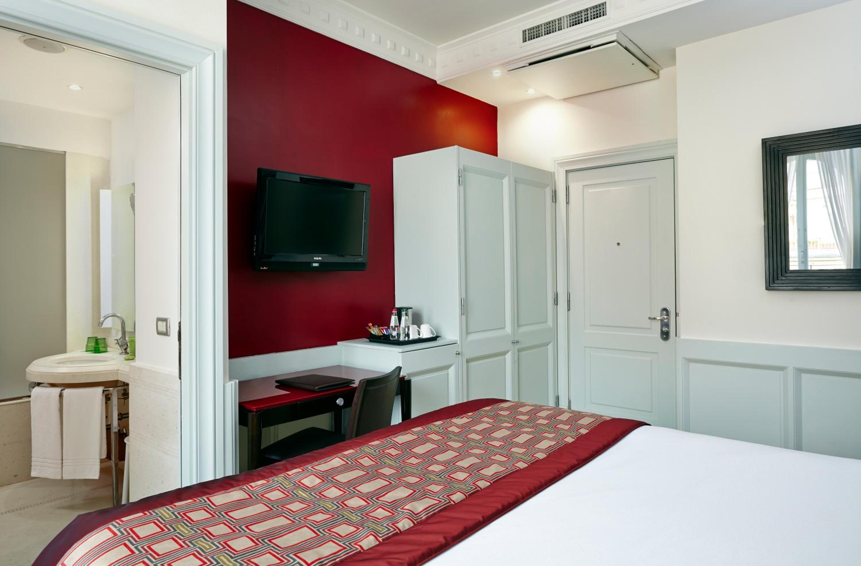 Standard King Room - Photo 2