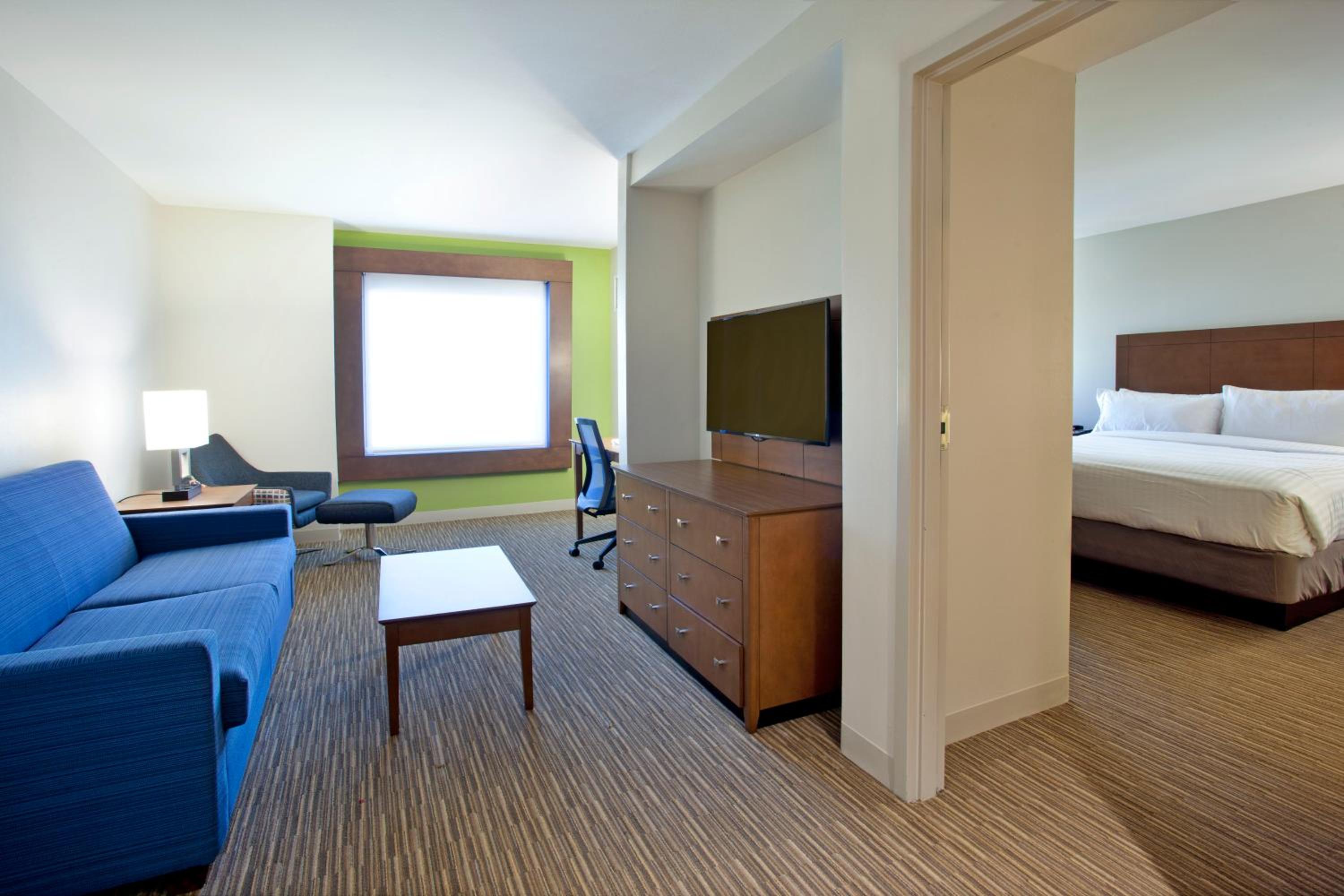 One-Bedroom Suite with King Bed Mobility Access Tub - Non-Smoking