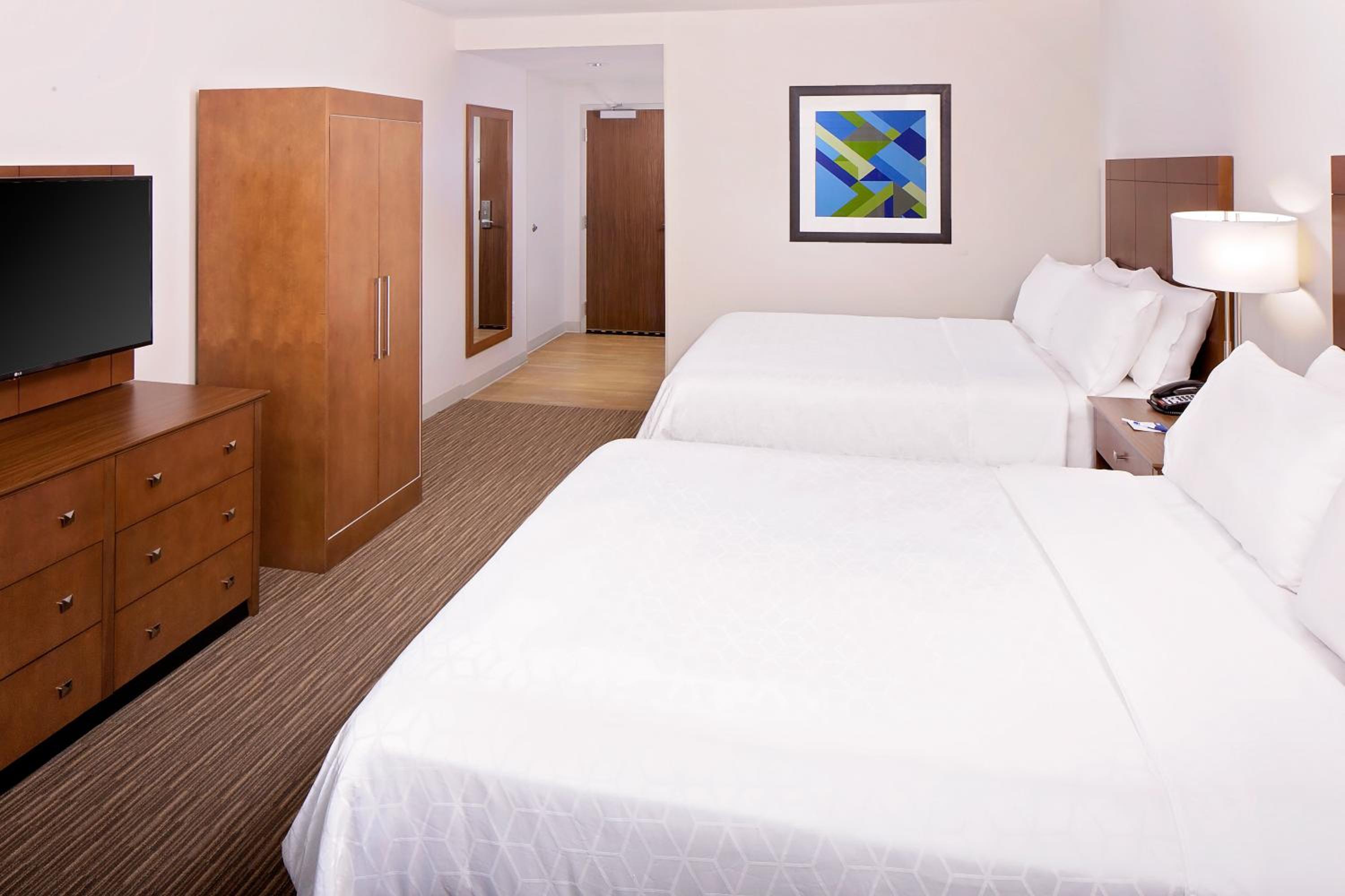 Standard Queen Room with Two Queen Beds - Communications Accessible
