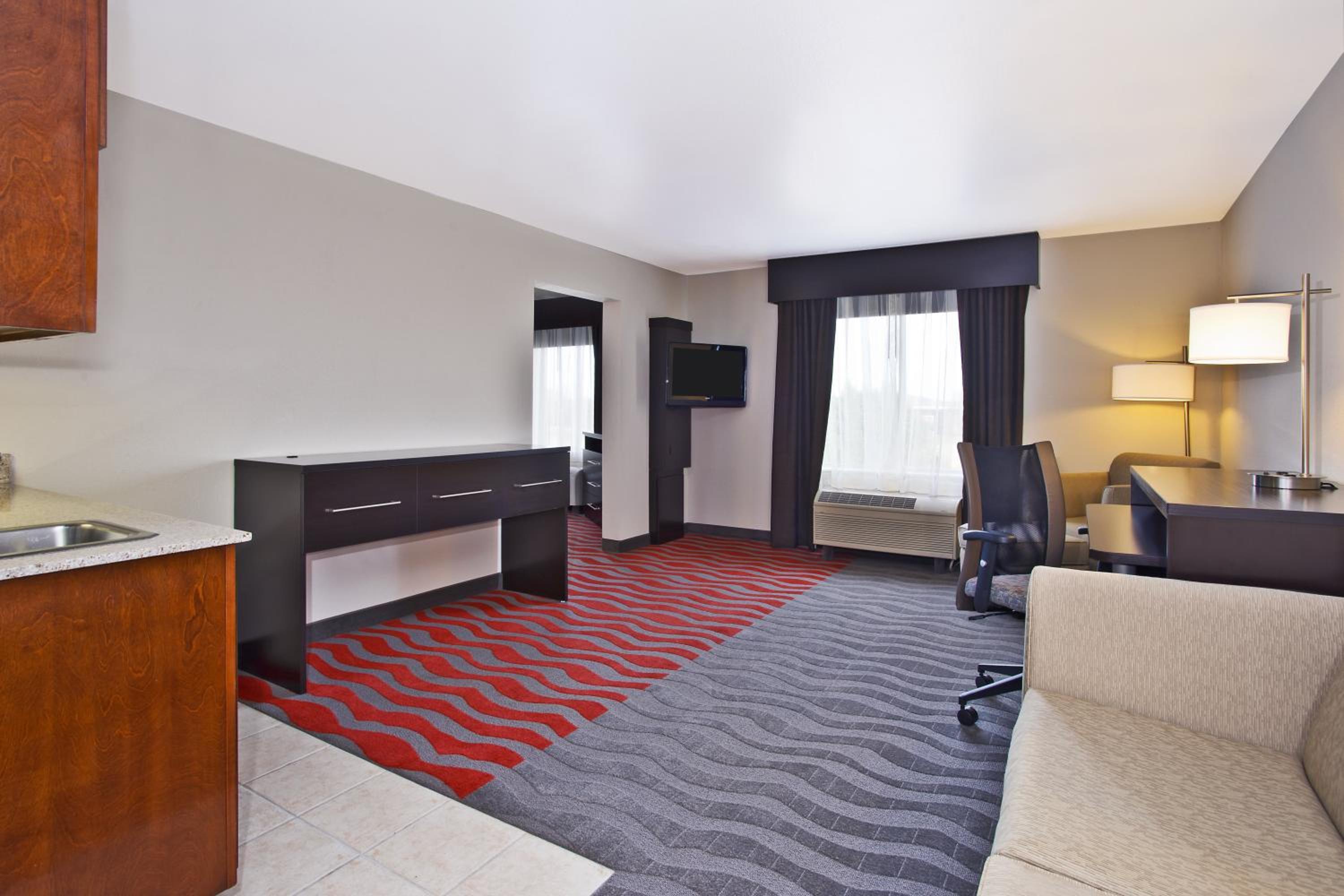 One-Bedroom King Suite - Non-Smoking - Photo 3