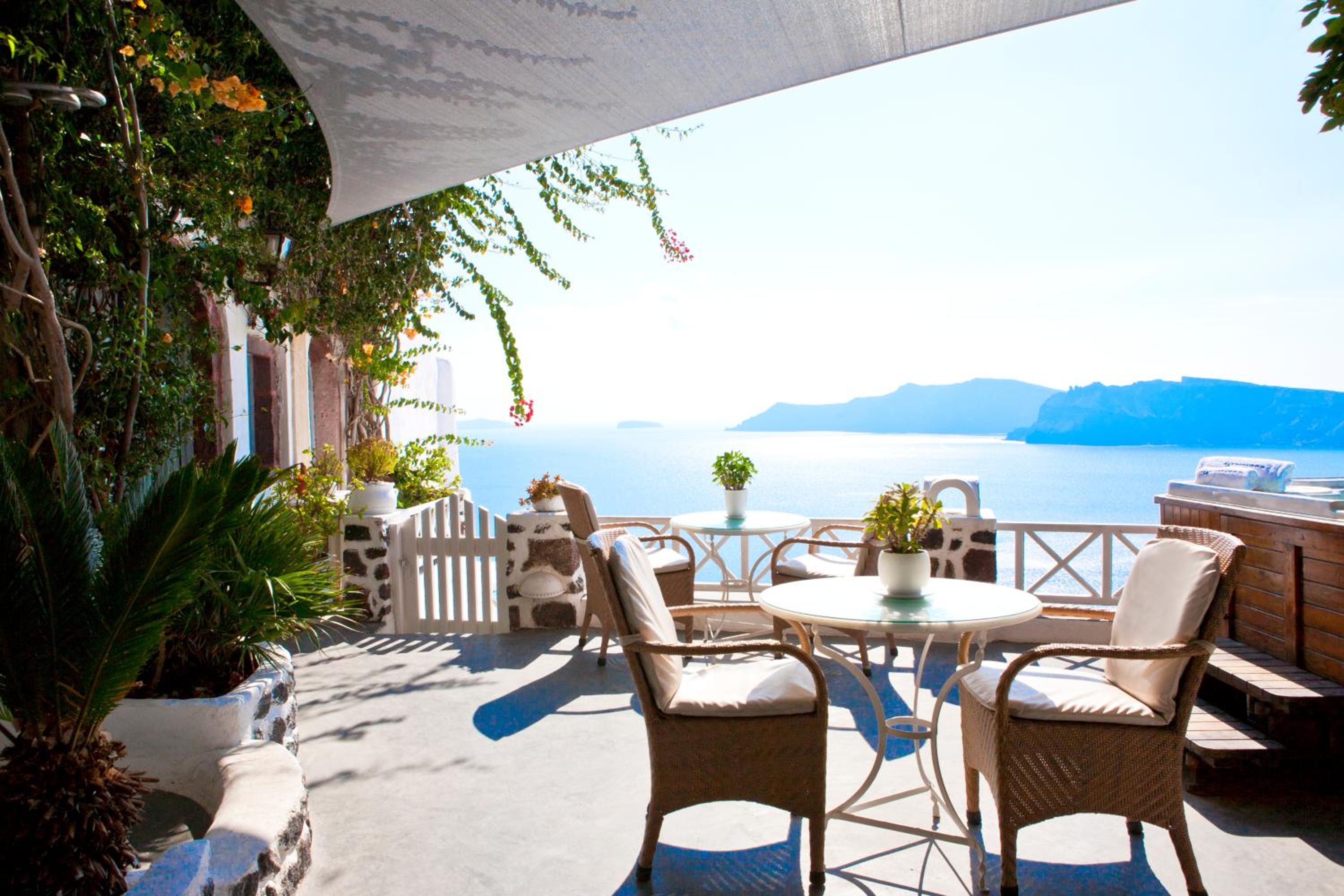 Elegant Cave Suite with Caldera View - Photo 3