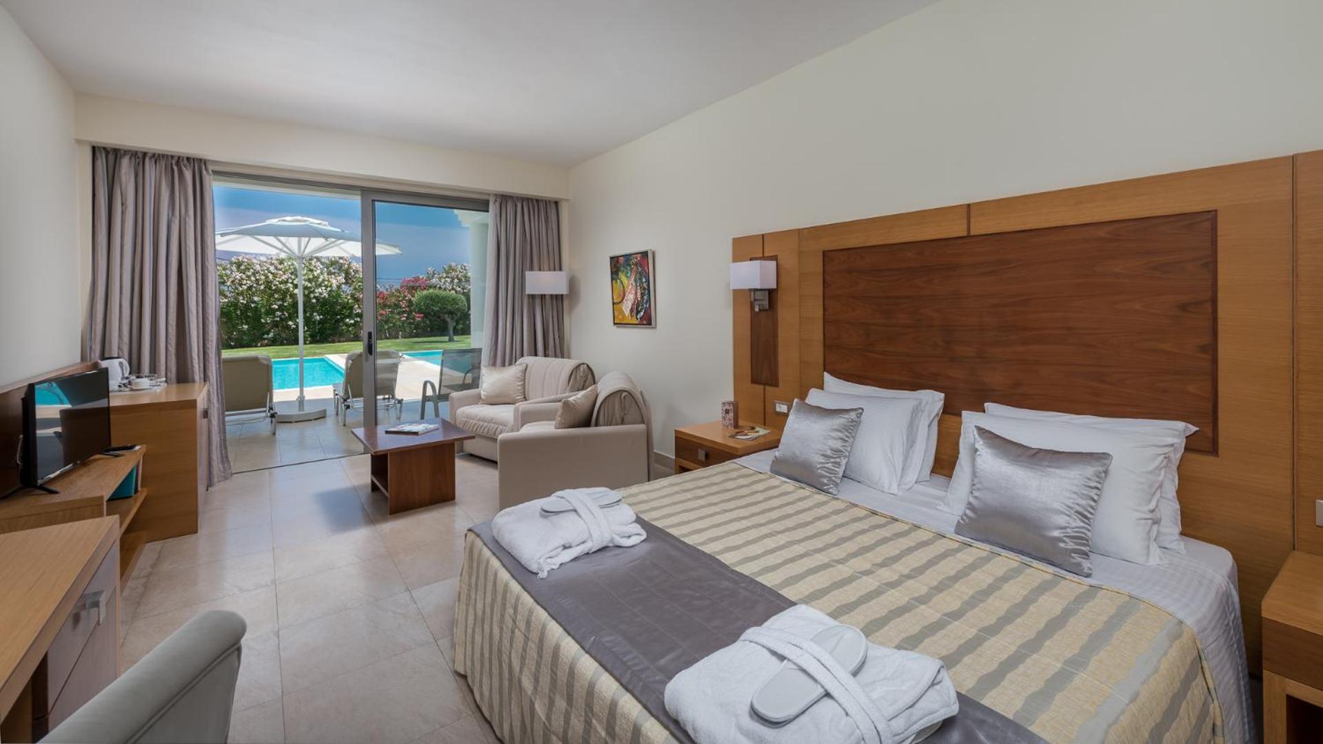 Junior Suite with Private Pool and Garden View
