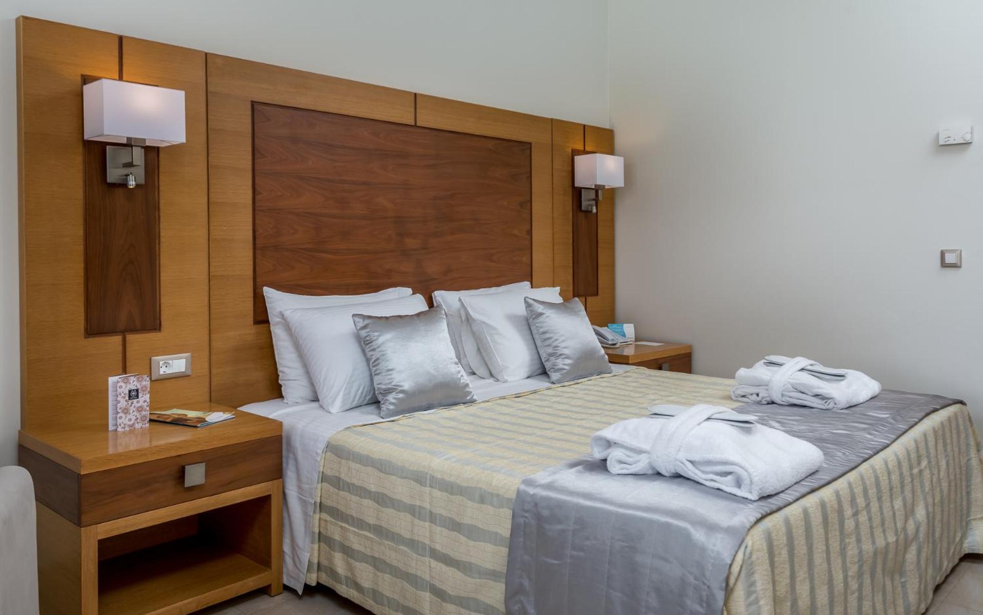 Junior Suite Sea View with Sharing Pool