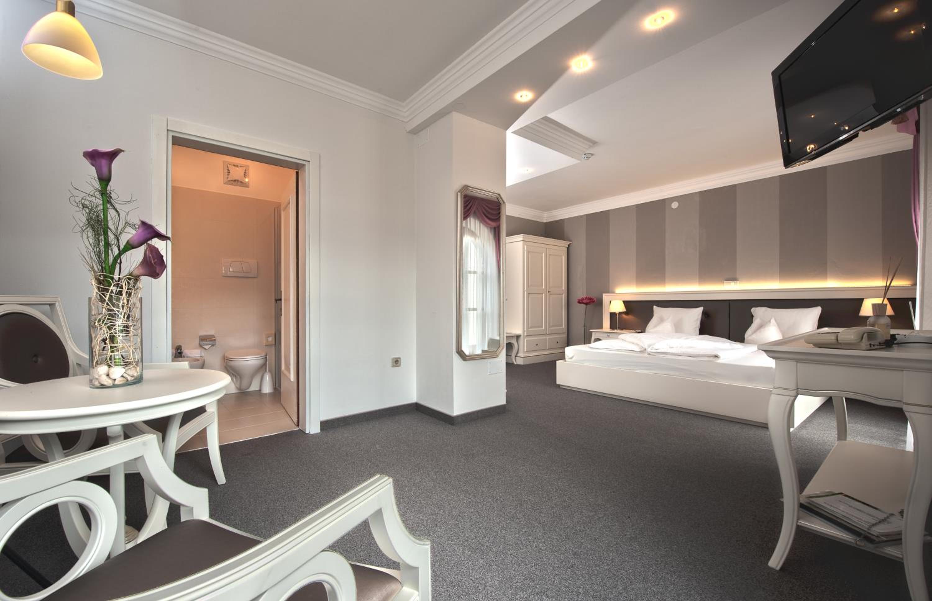 Deluxe Double Room - Photo 1