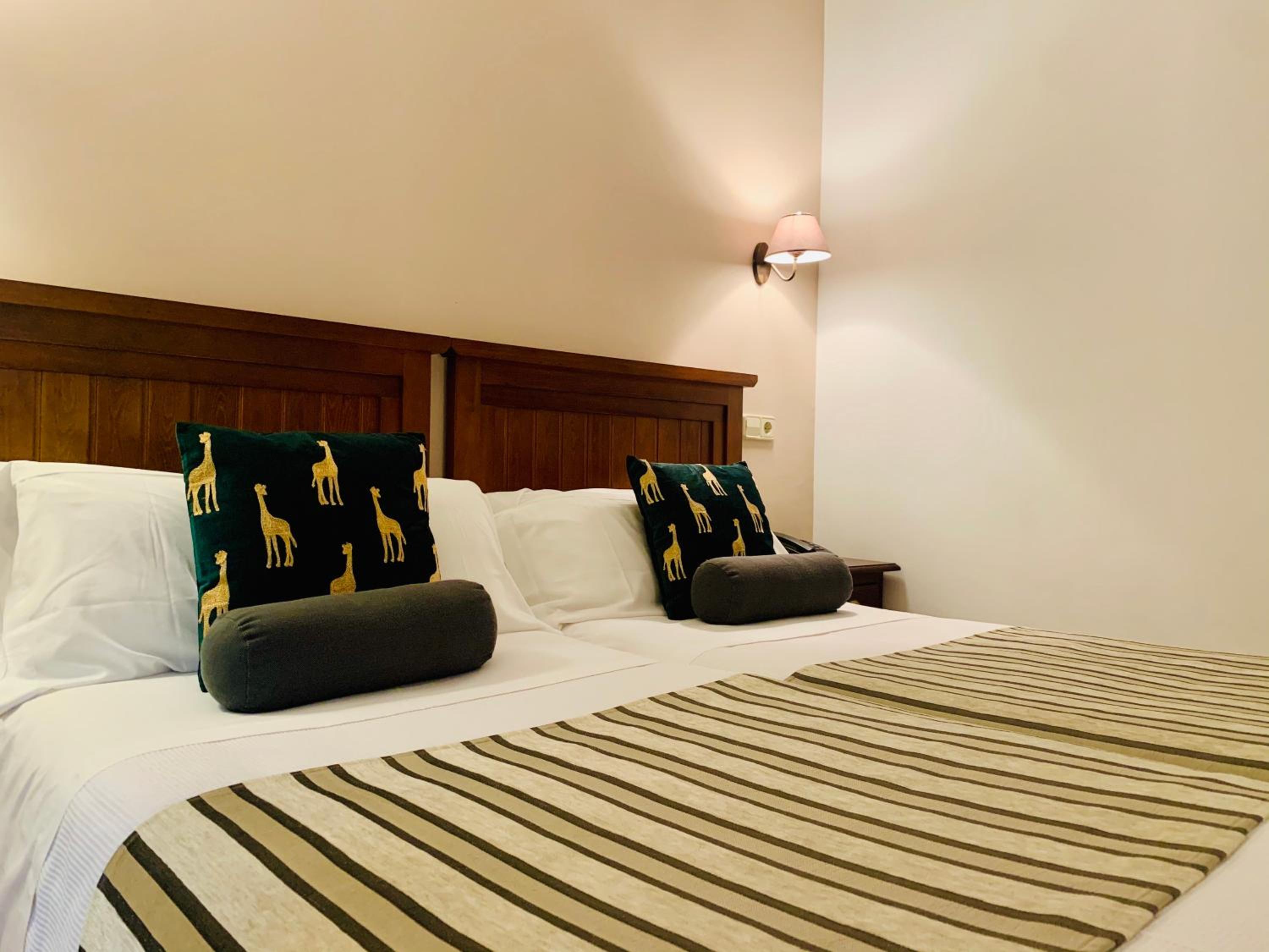 Twin Room - Photo 12