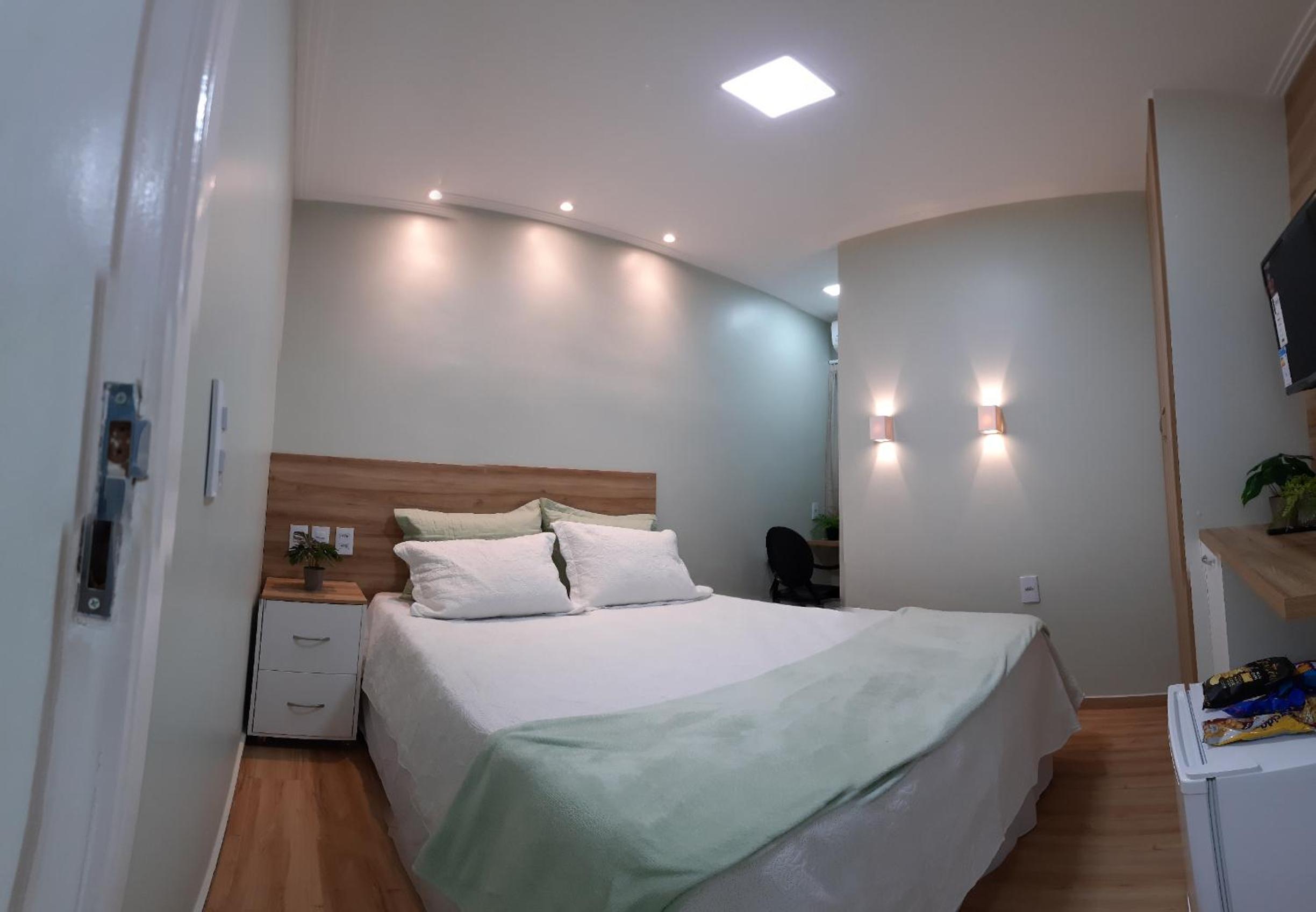 Deluxe Queen Room - Photo 1