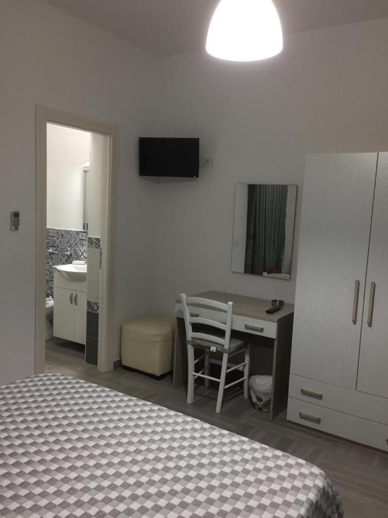 Family Room - Photo 2
