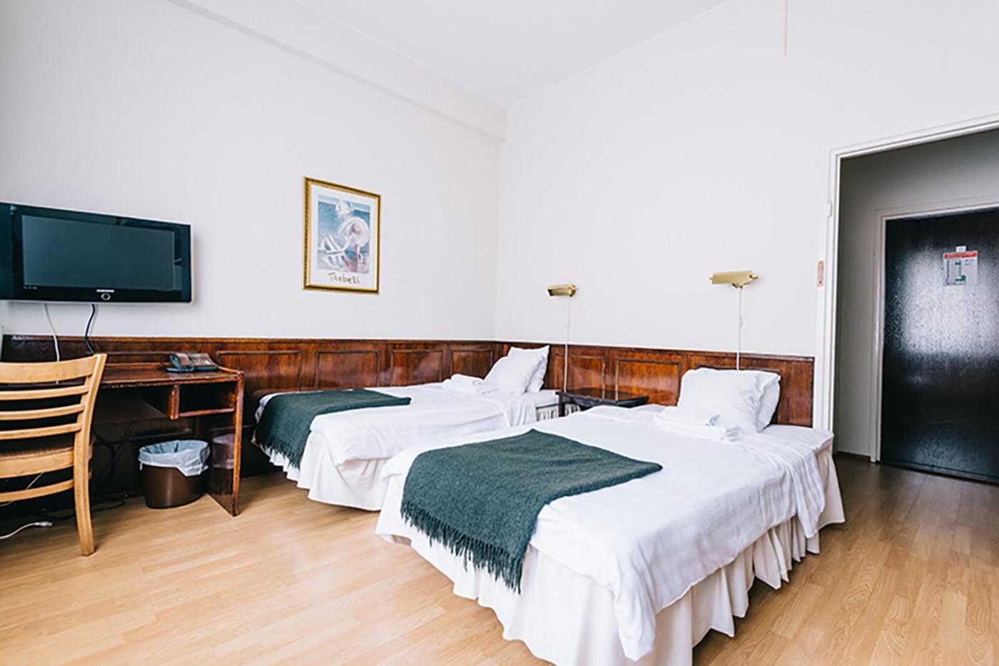 Economy Double Room - Photo 9