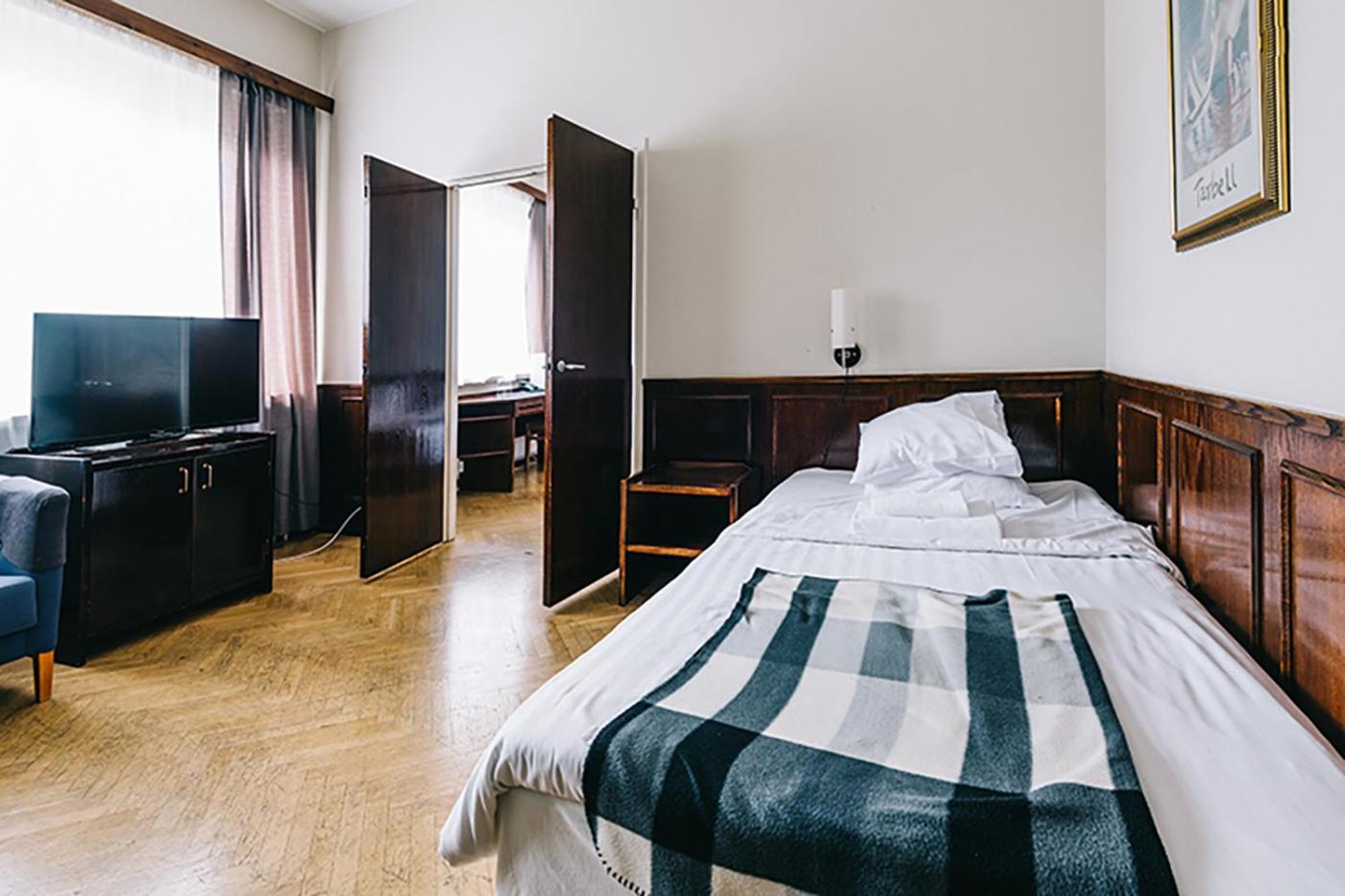 Economy Double Room - Photo 13