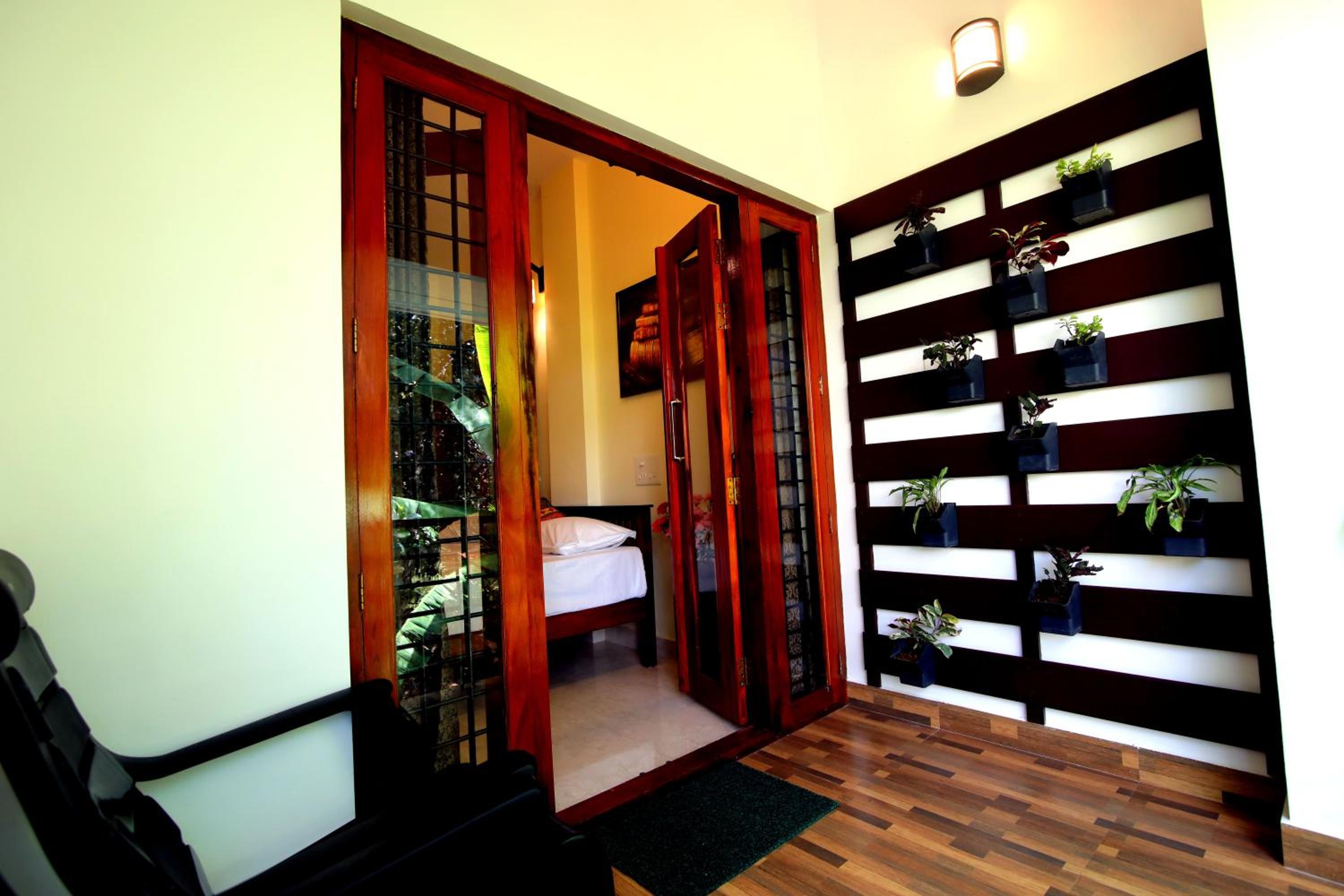 Deluxe Double Room (2 Adults + 1 Child)