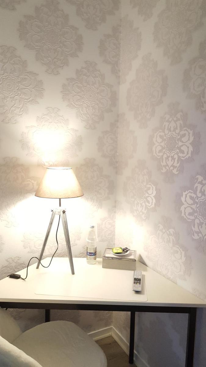 Deluxe Double Room - Photo 8