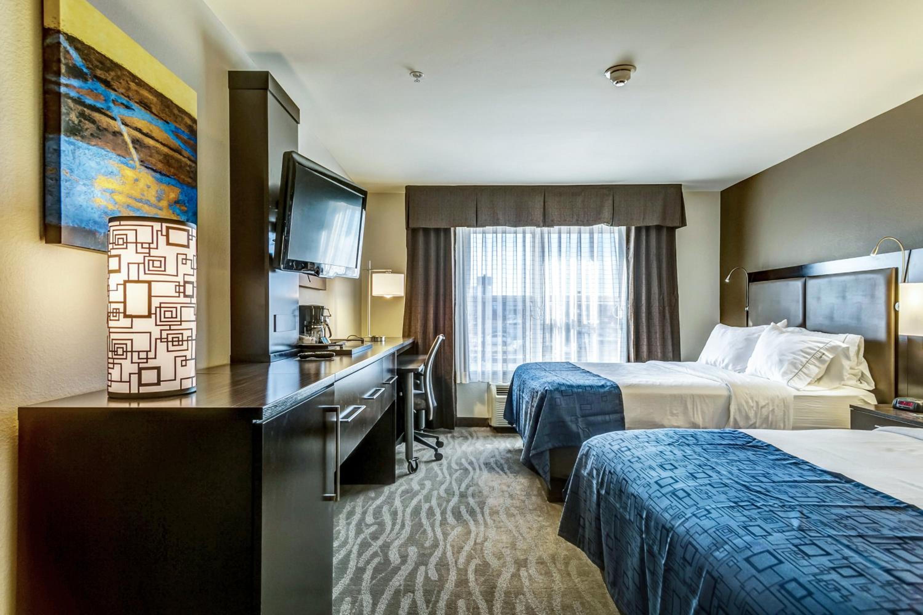Standard Queen Room with Two Queen Beds and Roll-In Shower - Mobility Access