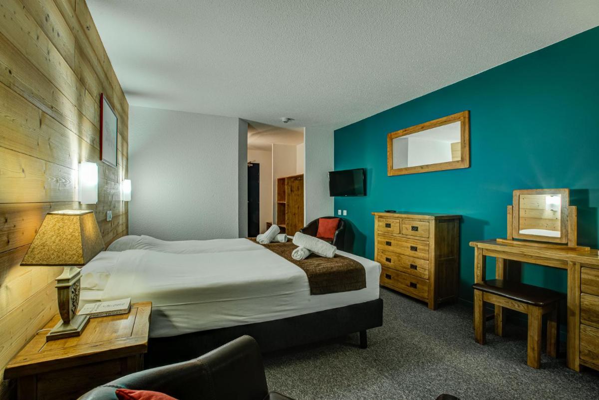 Twin Room with Balcony - Photo 13
