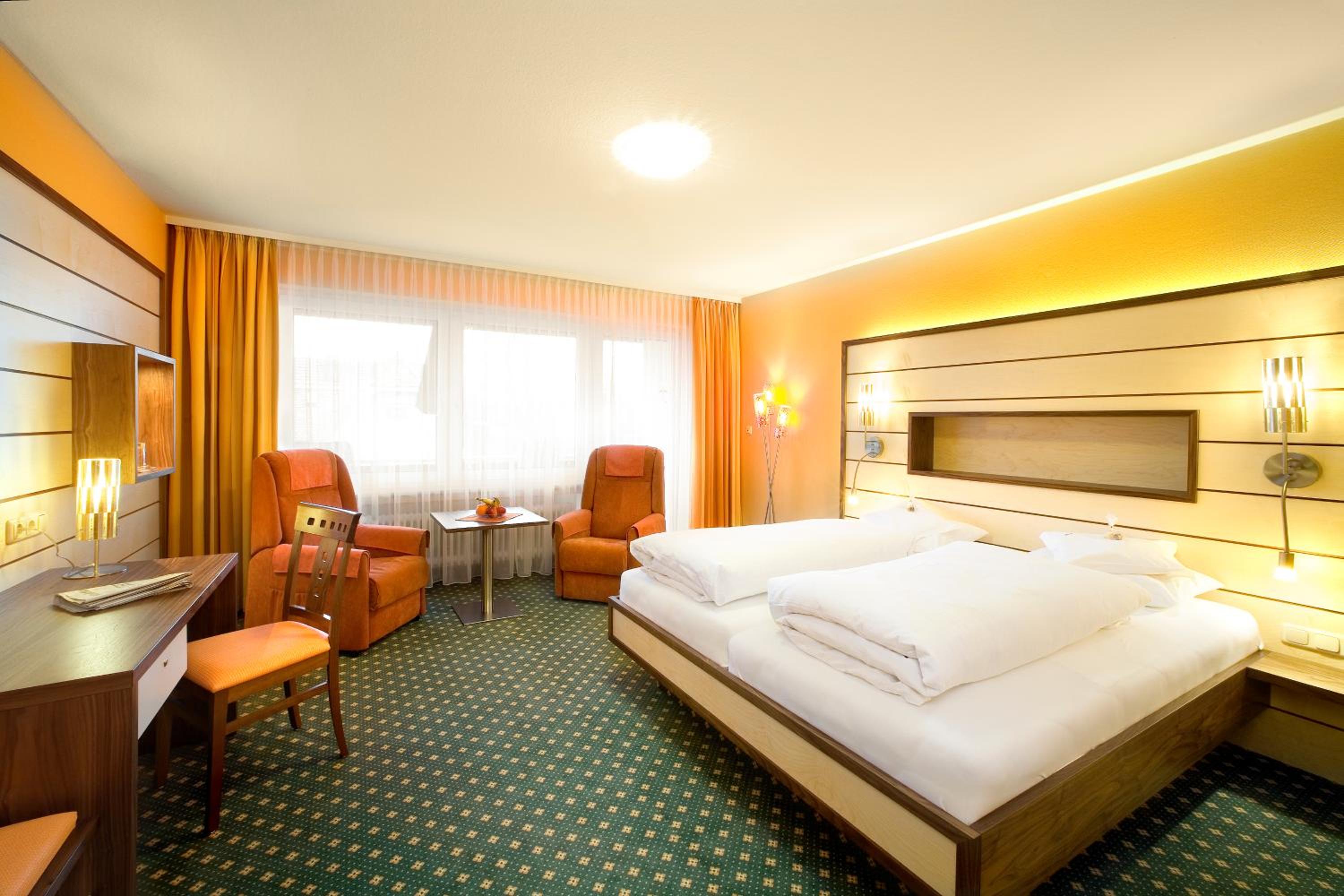 Double Room with Balcony - Photo 11