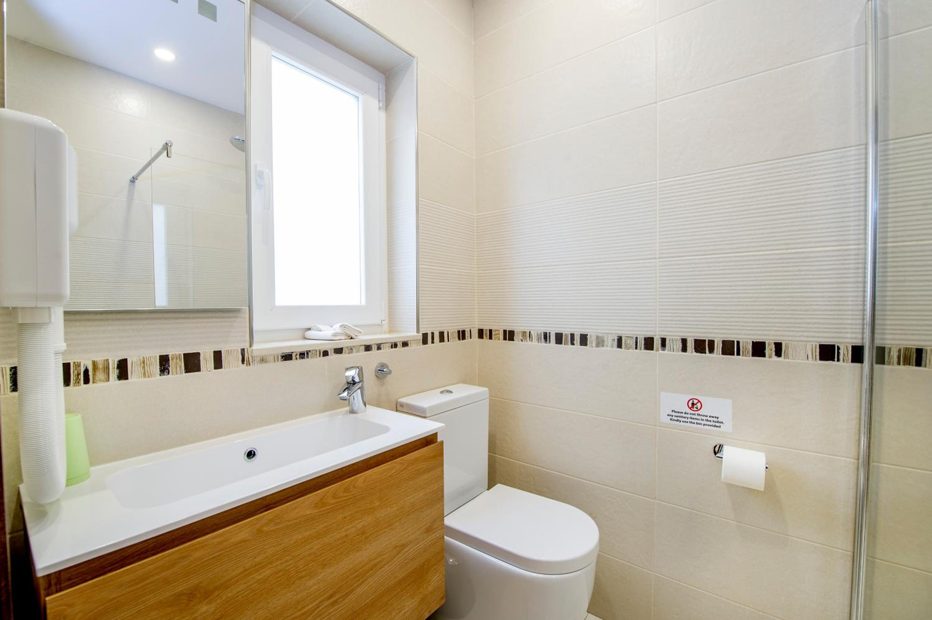 Deluxe Double Room - Photo 17