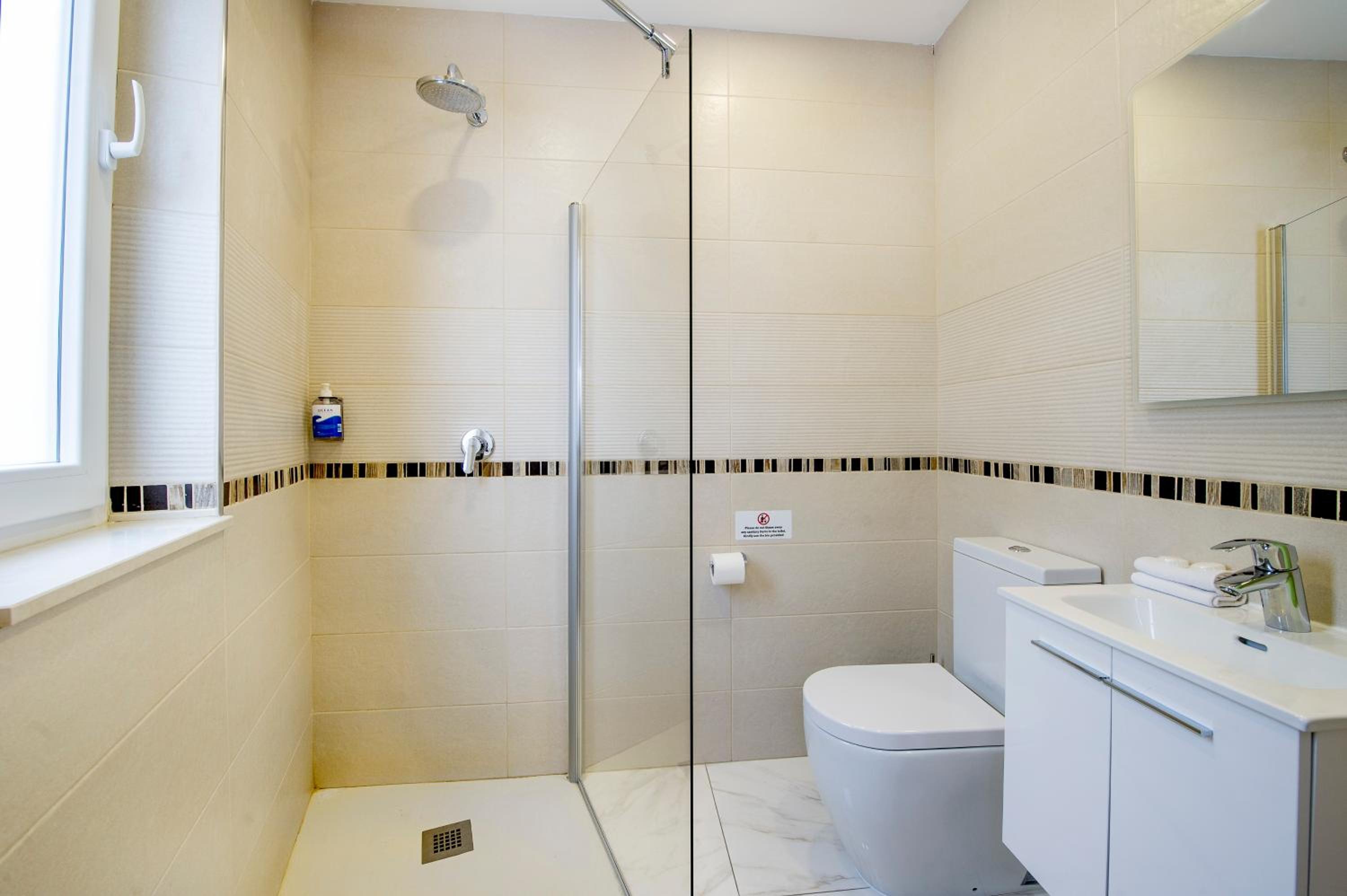 Deluxe Double Room with Side Sea View - Photo 2