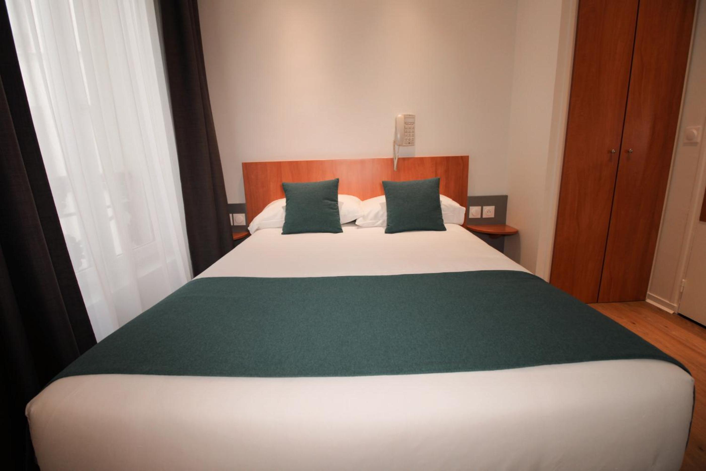 Standard Double Room photo 3