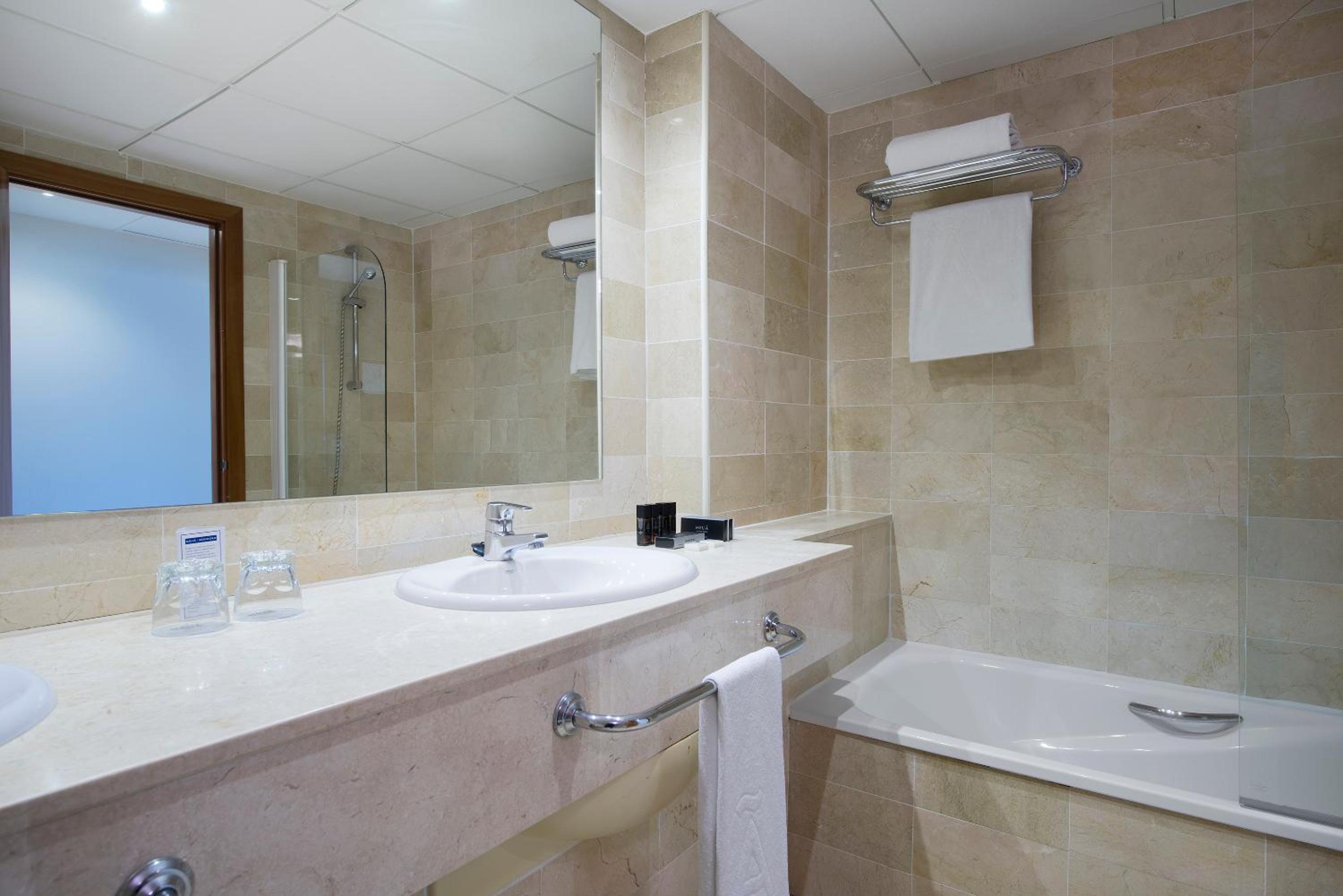 The Level Grand Premium Double Room with Executive Lounge Access - Photo 4