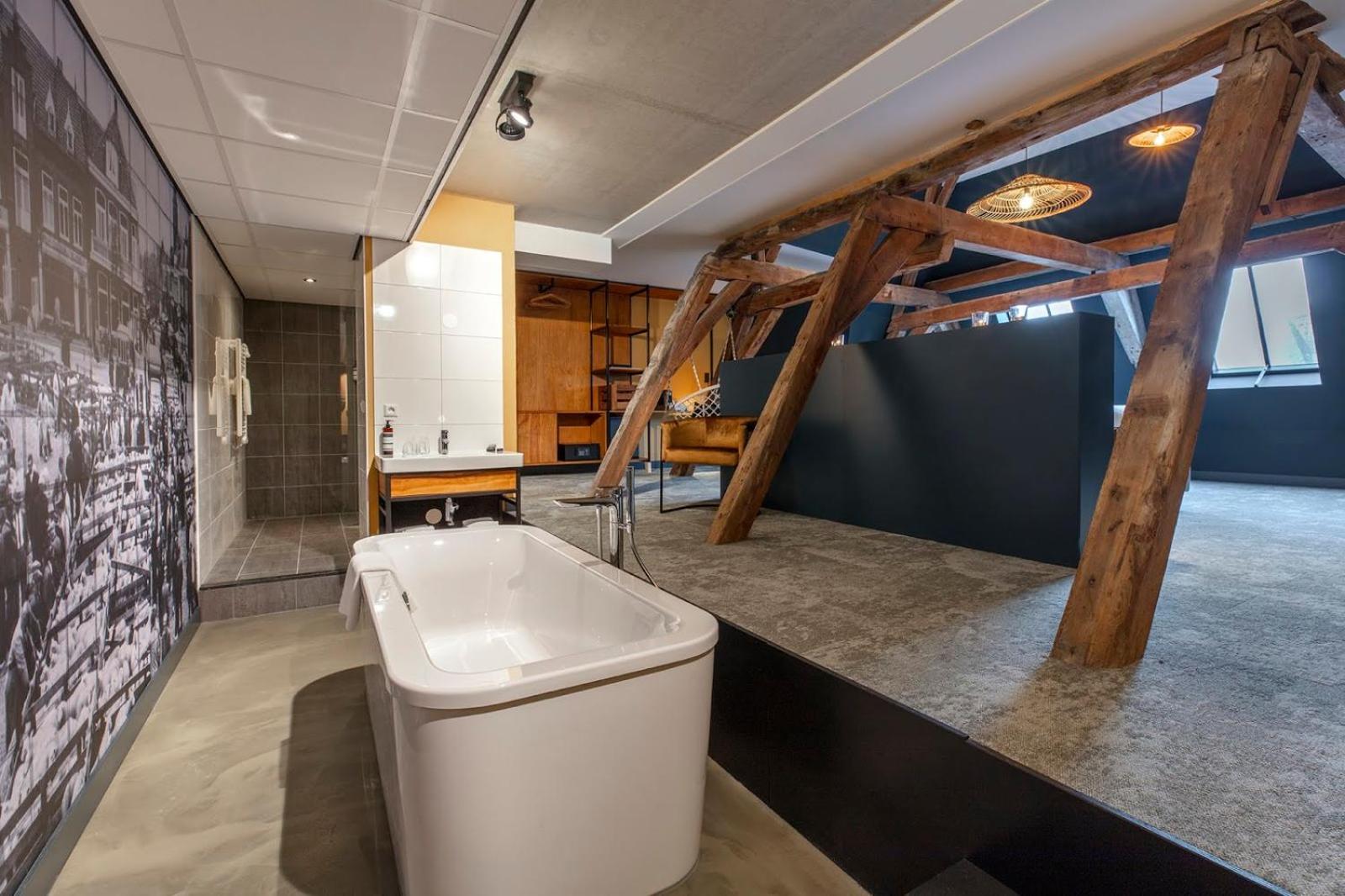 Deluxe Suite - Photo 2
