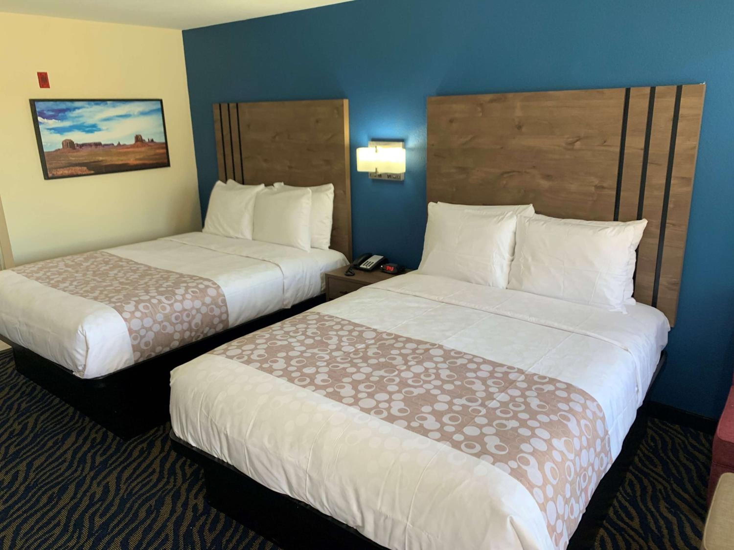 Queen Room With Two Queen Beds - Non-Smoking - Photo 1
