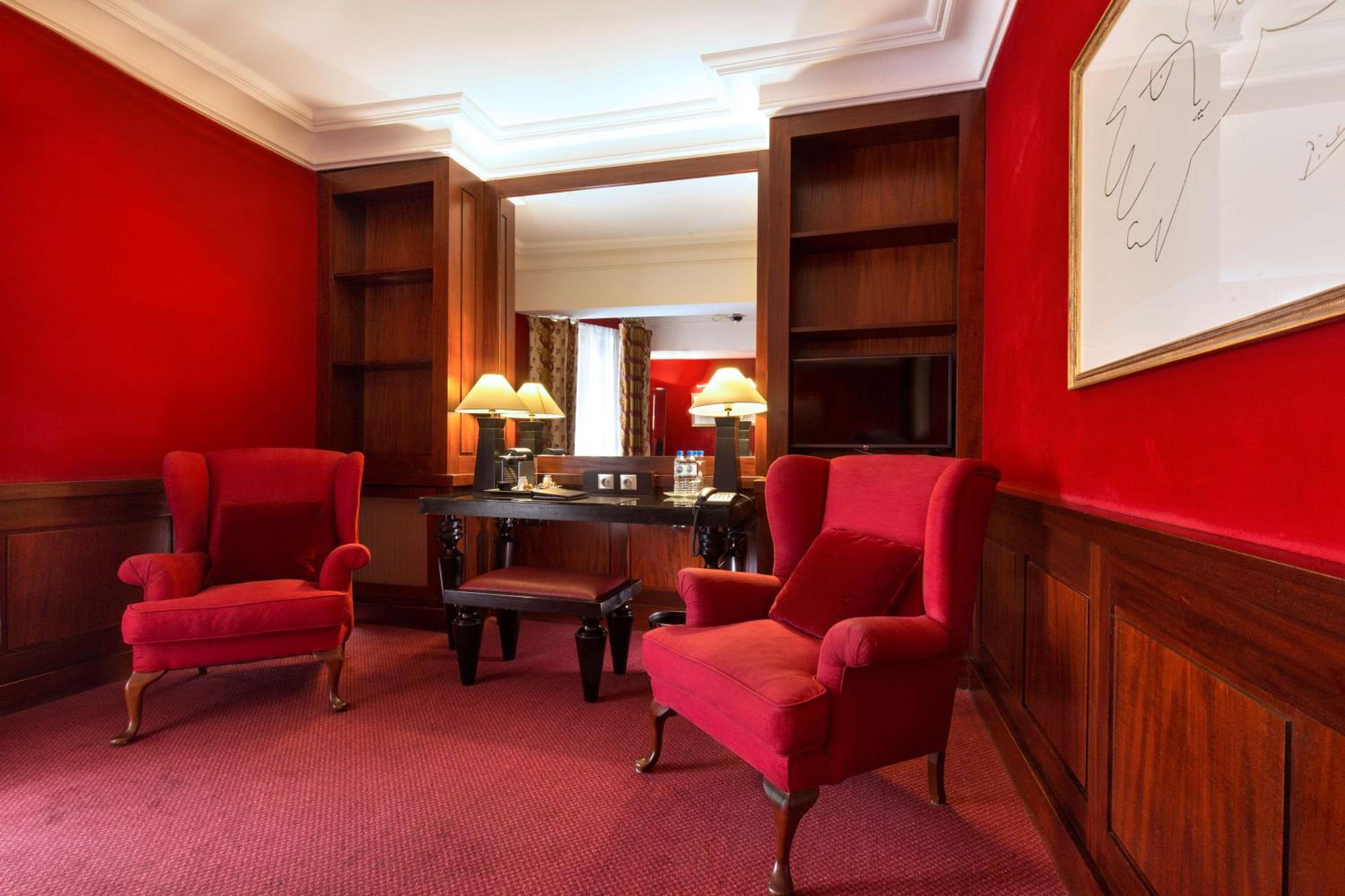 Suite - Photo 10