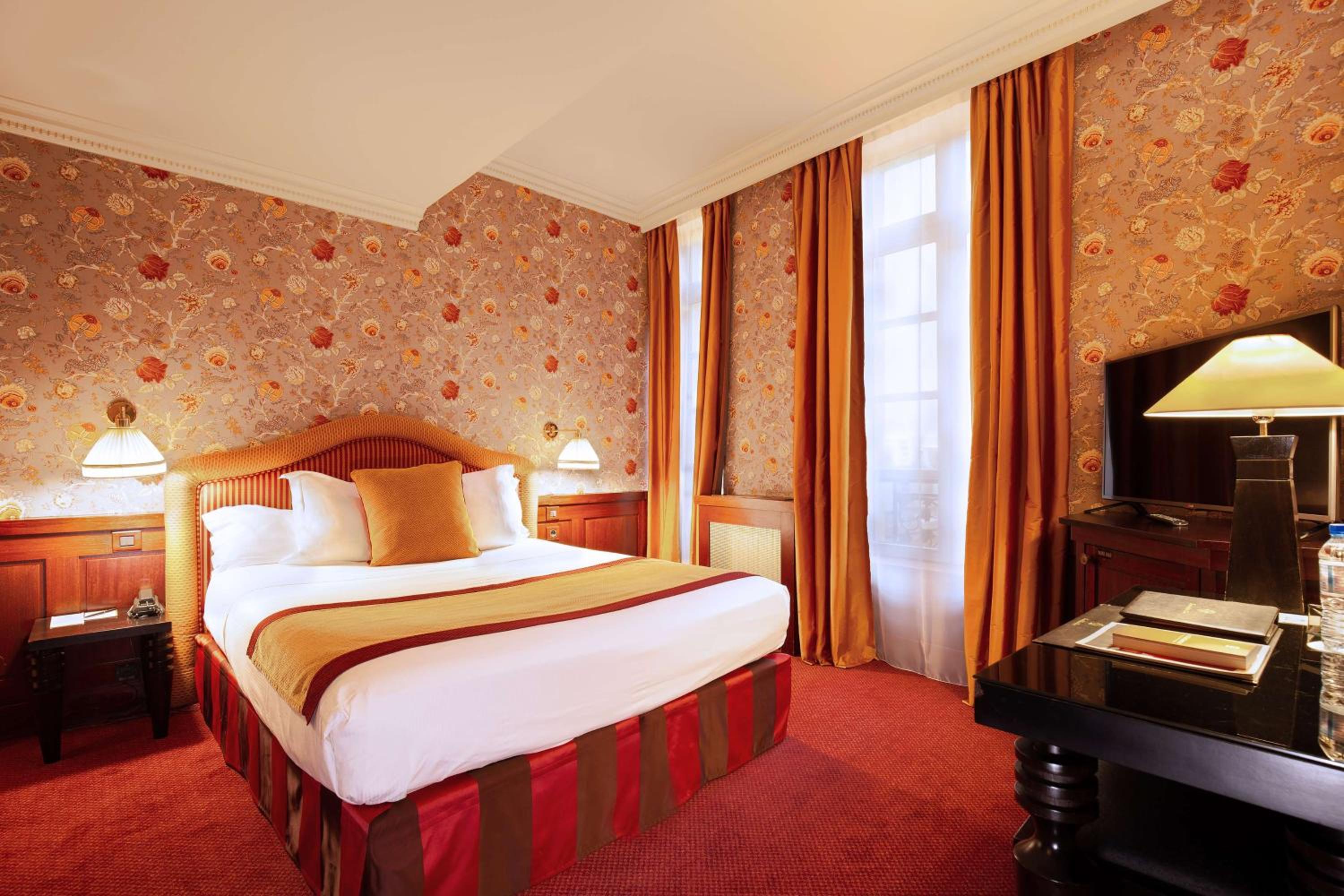 Comfort Queen Room - Photo 7