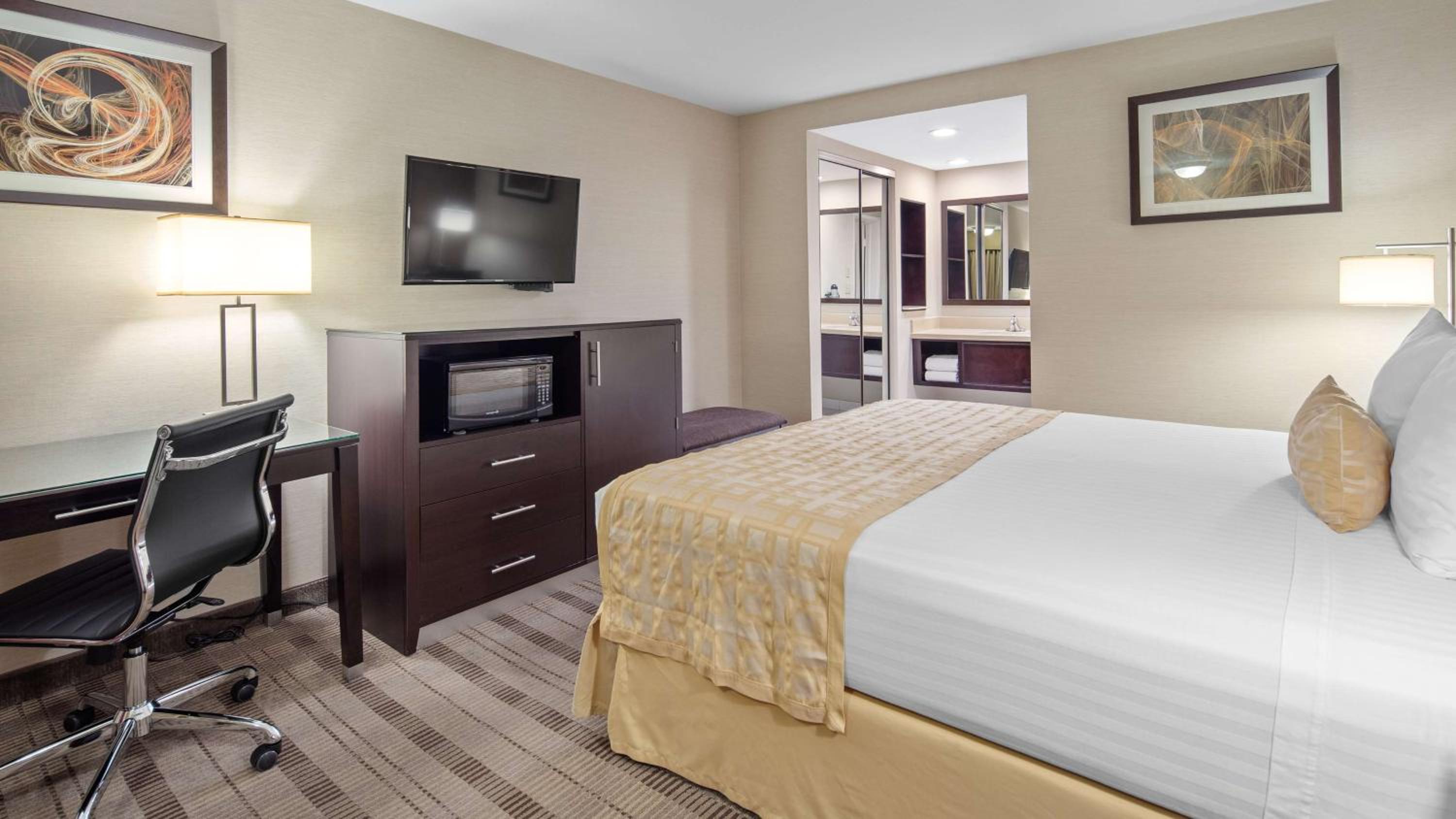 King Room - Non-Smoking - Photo 1