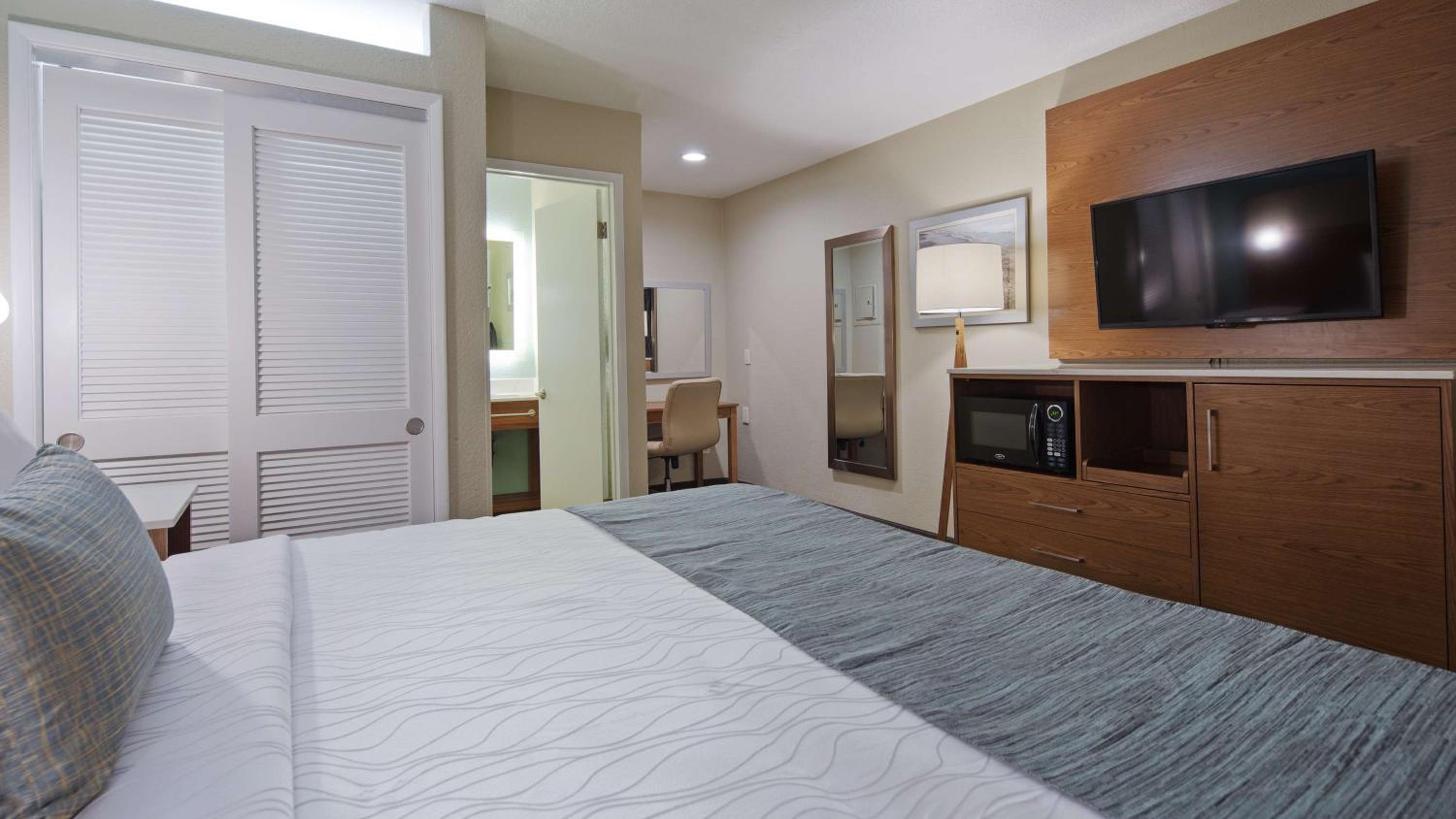 One-Bedroom King Suite with Full Kitchen and Sofa - Non-Smoking - Photo 1