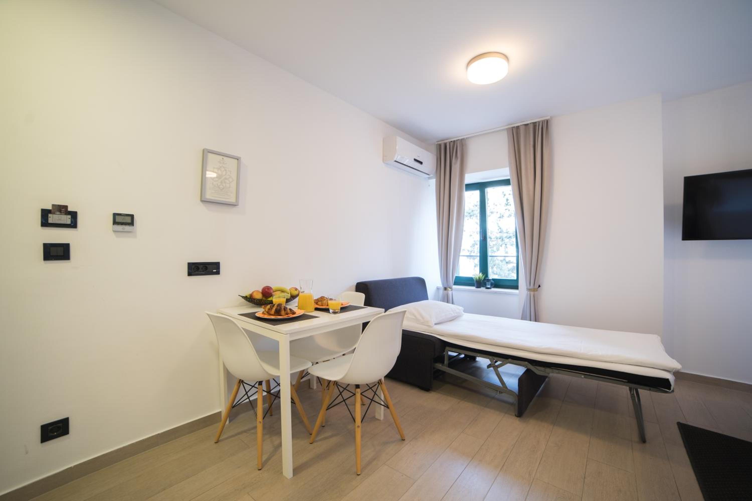 Studio (3 Adults) - Top Floor photo 3