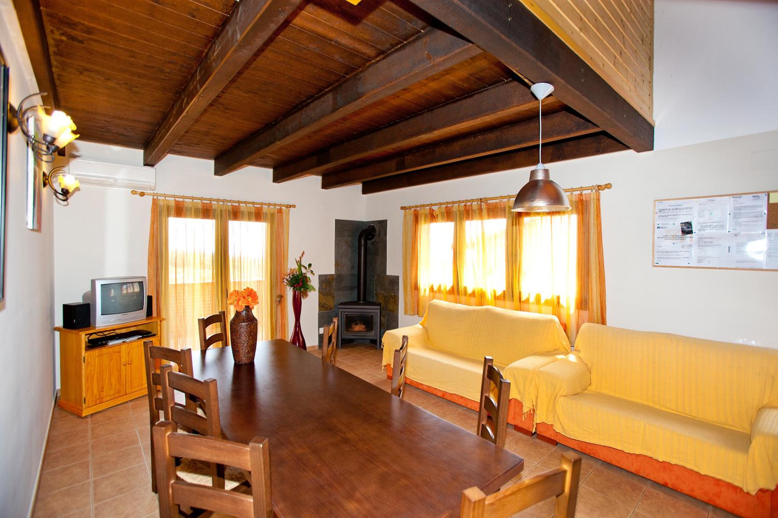 Five-Bedroom House photo 2