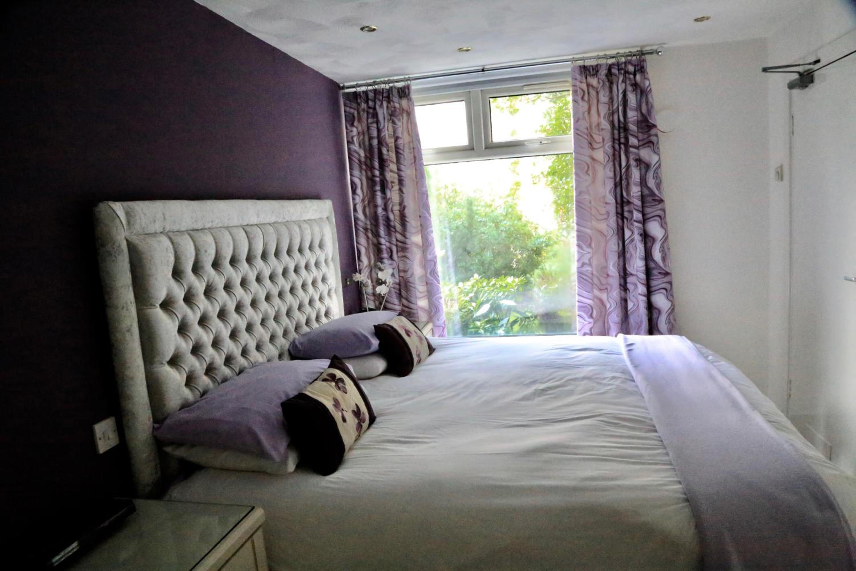 Deluxe One-Bedroom Suite photo 1