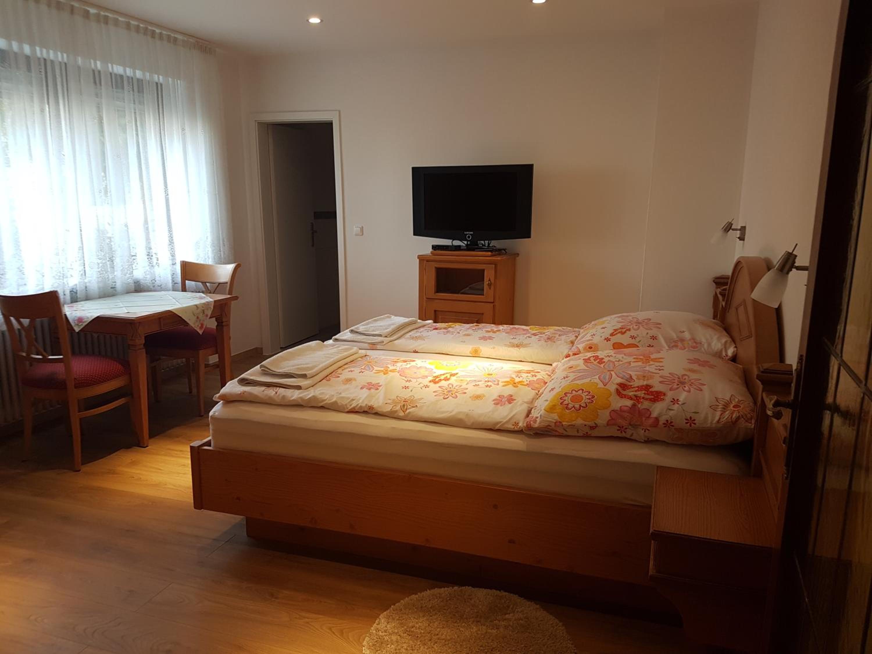 Standard Queen Room - Photo 6
