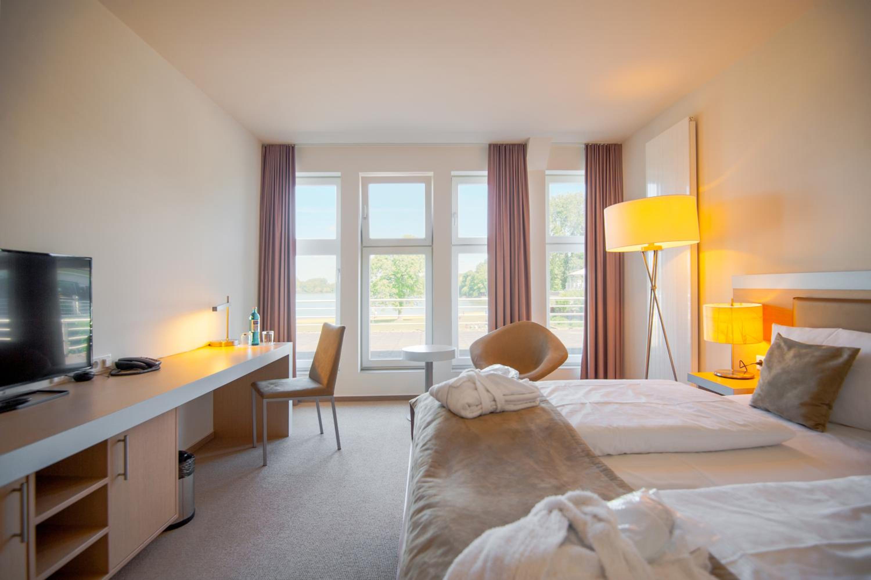 Double or Twin Room with Lake View photo 1