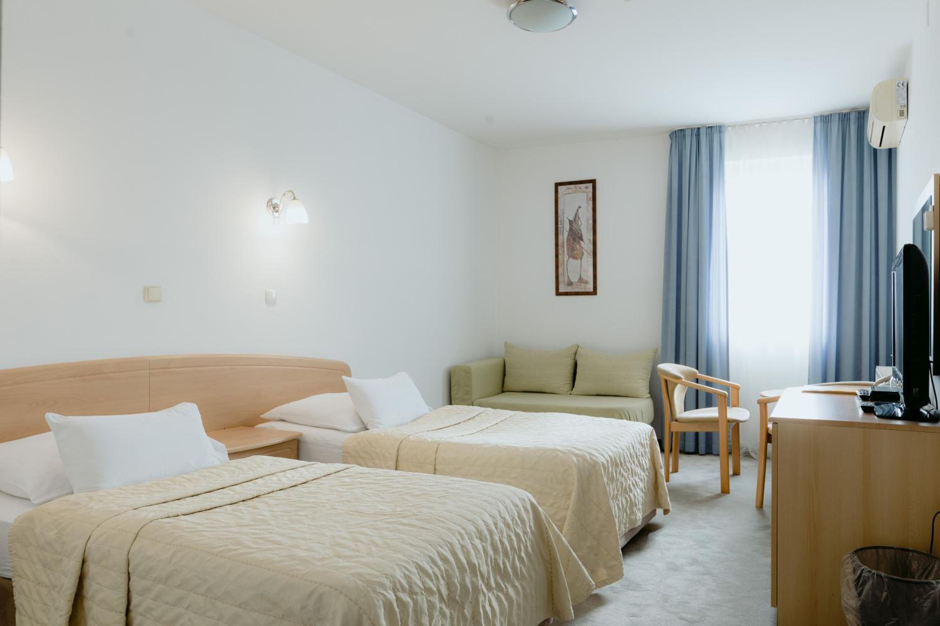 Twin Room - Photo 6