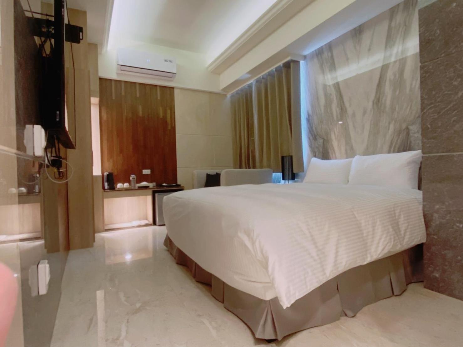 Double Room with Window - Disability Access