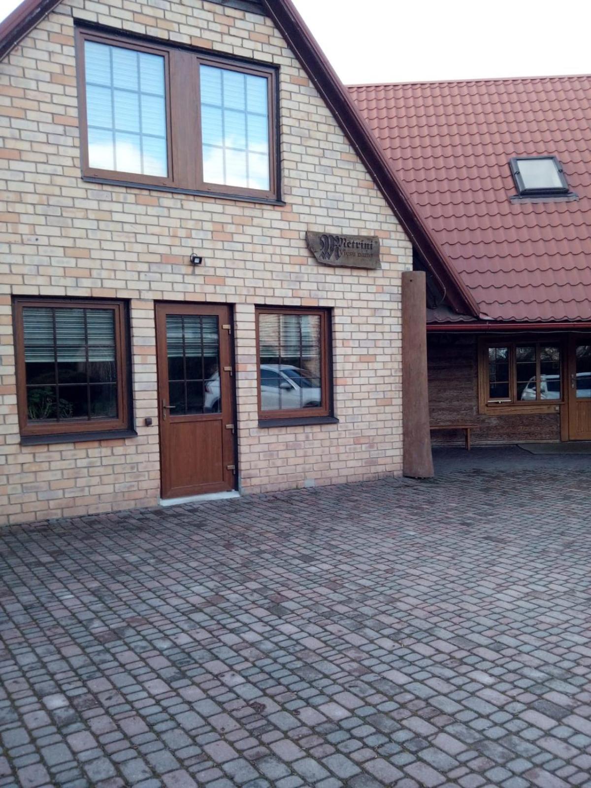 Six-Bedroom House photo 1