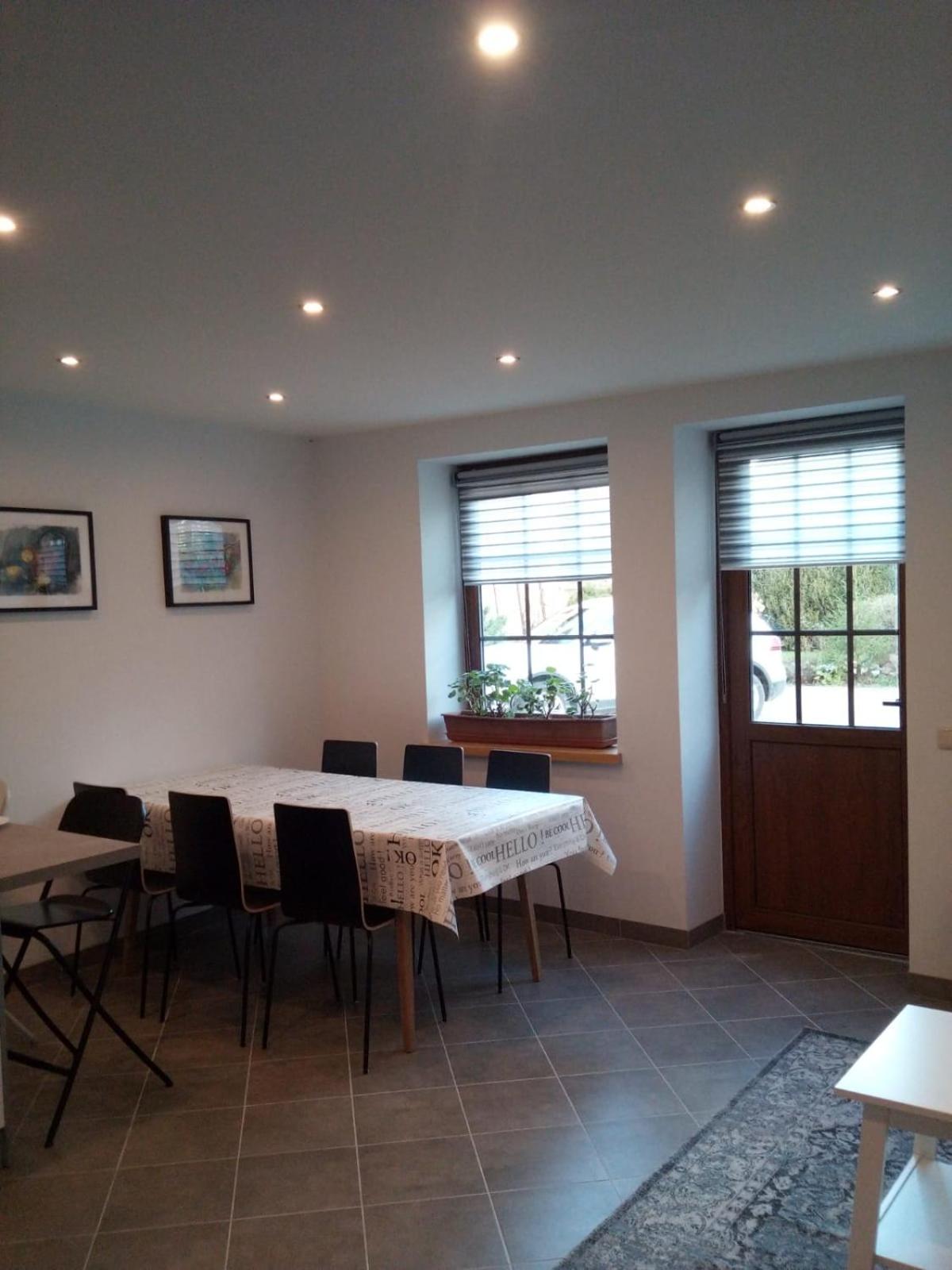 Six-Bedroom House photo 3