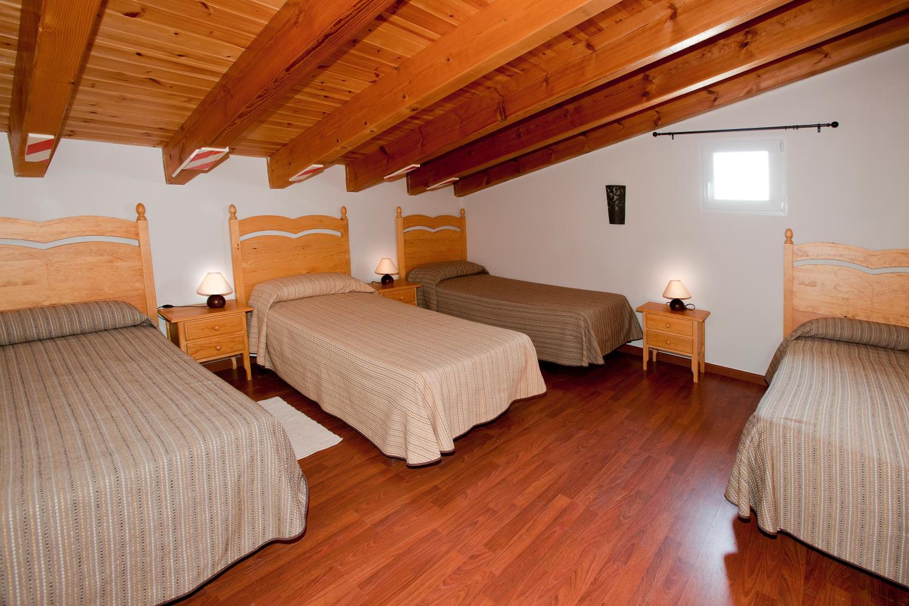 Five-Bedroom House photo 3