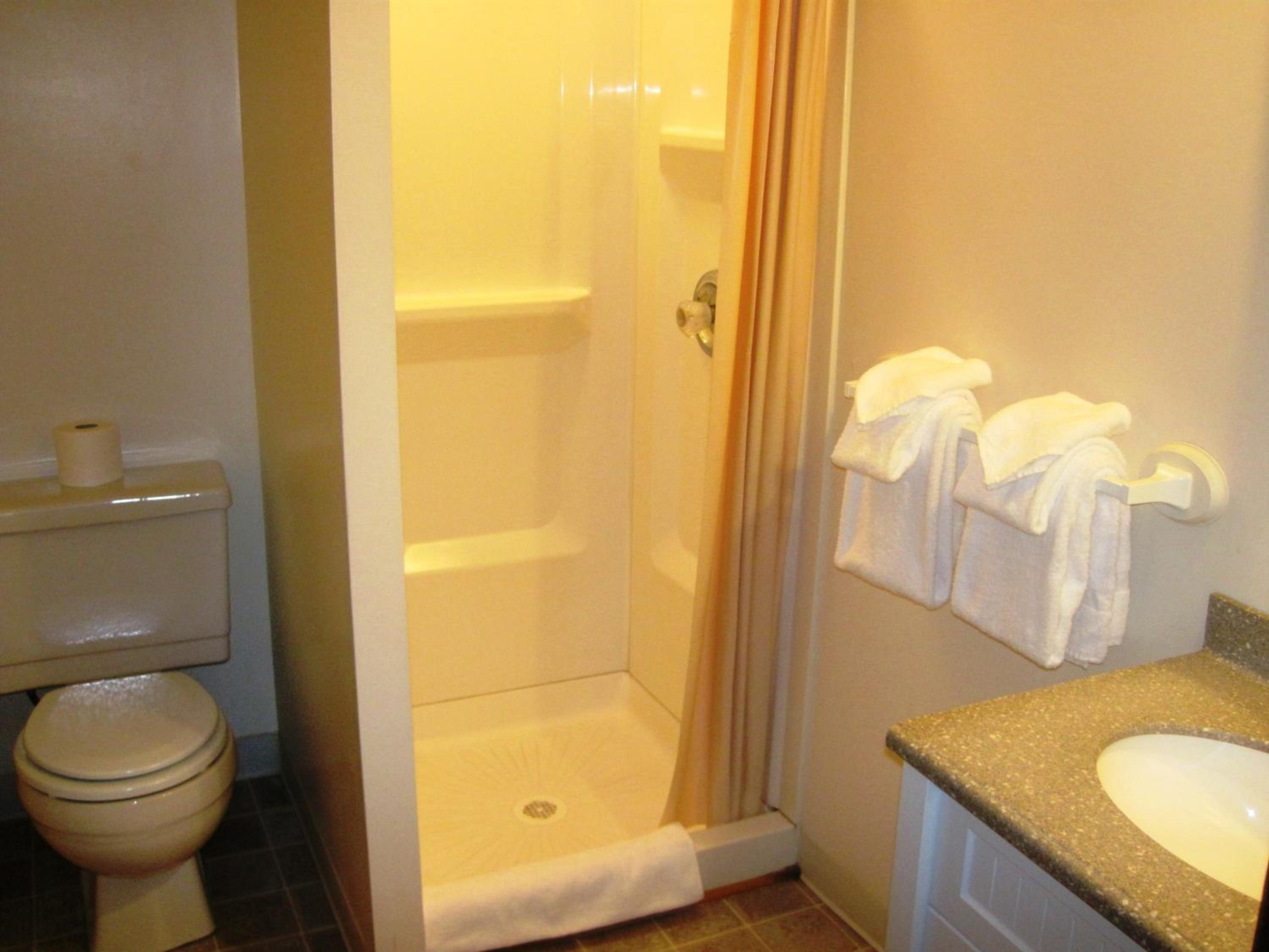 Queen Room photo 2